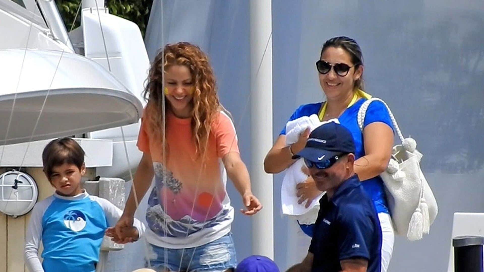 EXCLUSIVA: Shakira hace un alto en su gira para divertirse con sus hijos, Milan y Sasha