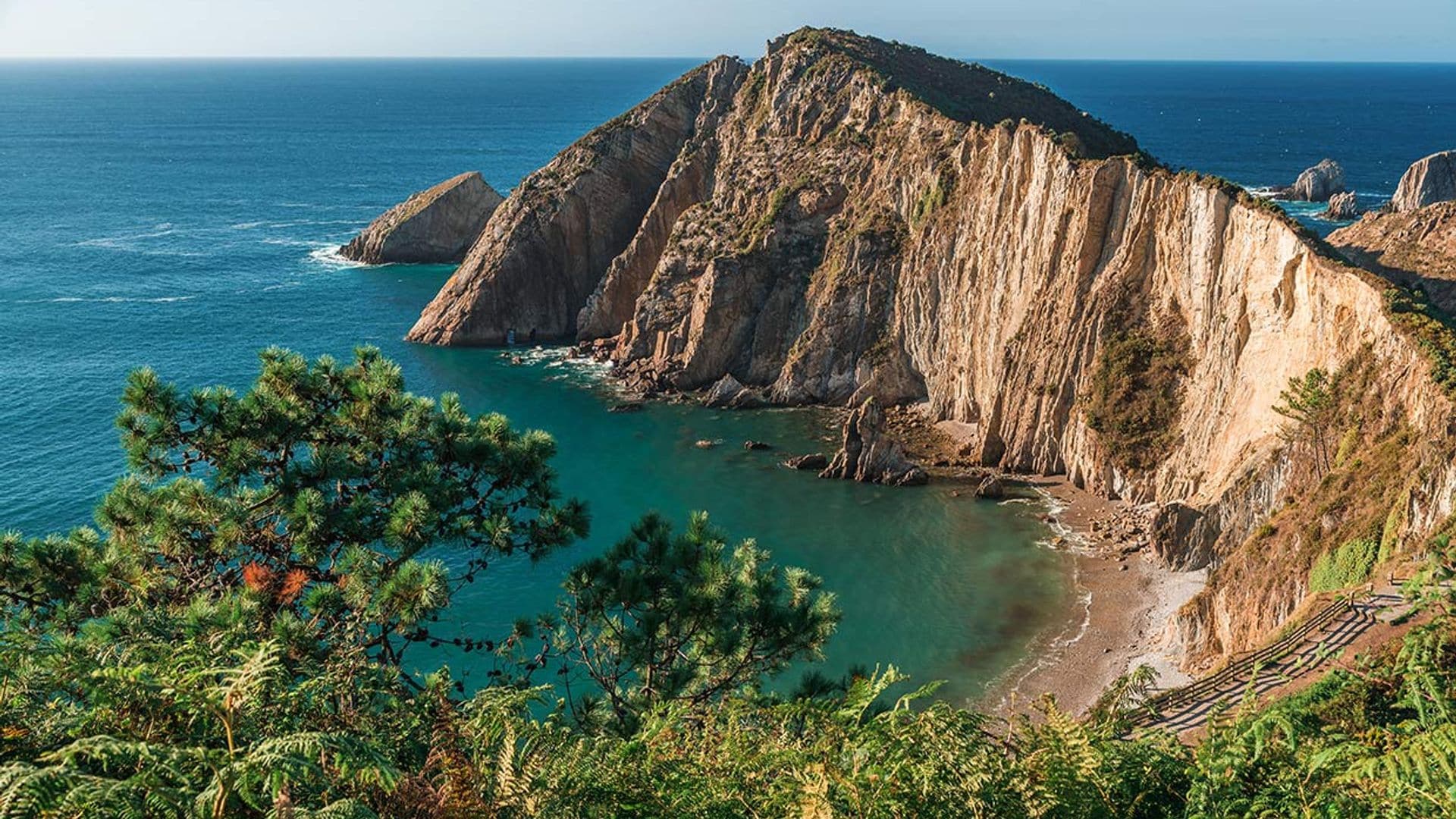 El Silencio, la playa más dramática de la costa asturiana 