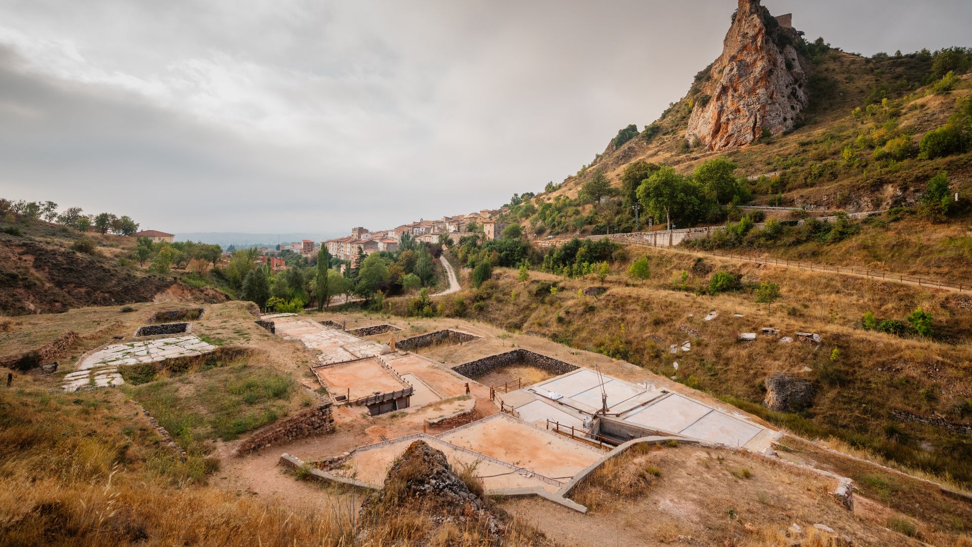 Panorámica de Poza de la Sal y las salinas, el pueblo burgalés que en 2025 ha pasado a formar parte de Los Pueblos más Bonitos de España