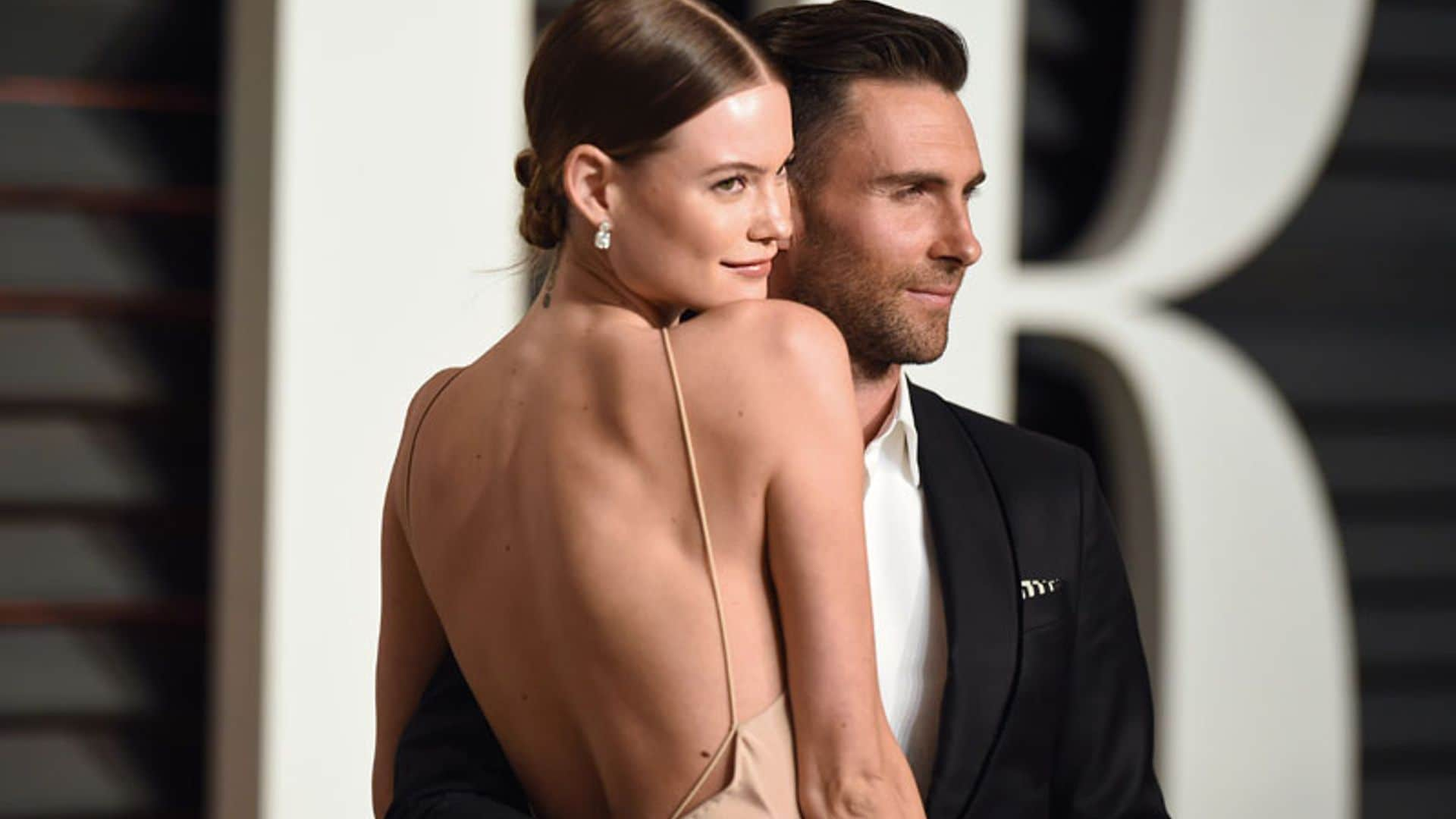 Primera foto de la segunda hija de Behati Prinsloo y Adam Levine: se parece a...