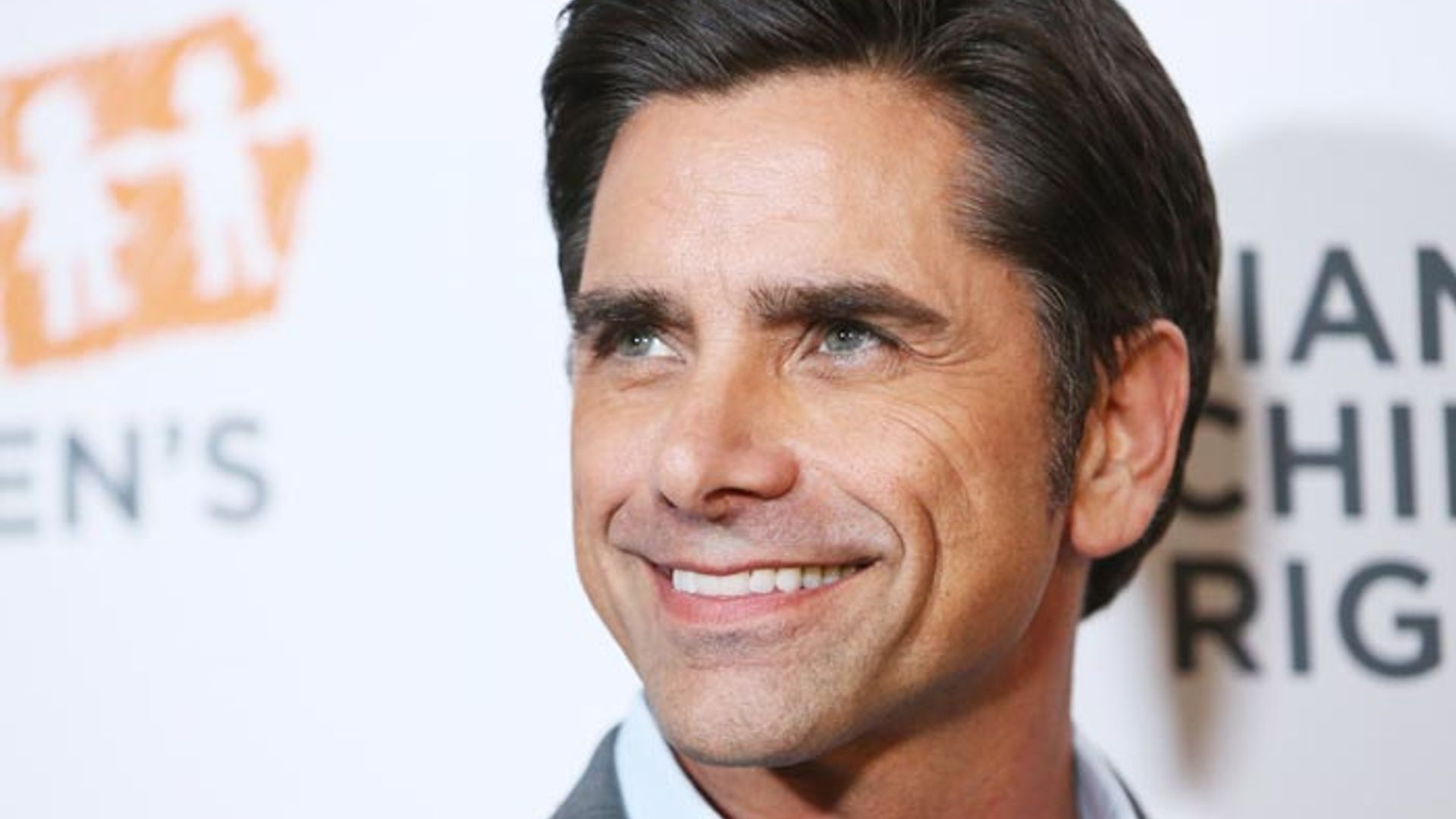 ¿Quién es la bella novia de John Stamos, tío Jesse en 'Padres Forzosos'?