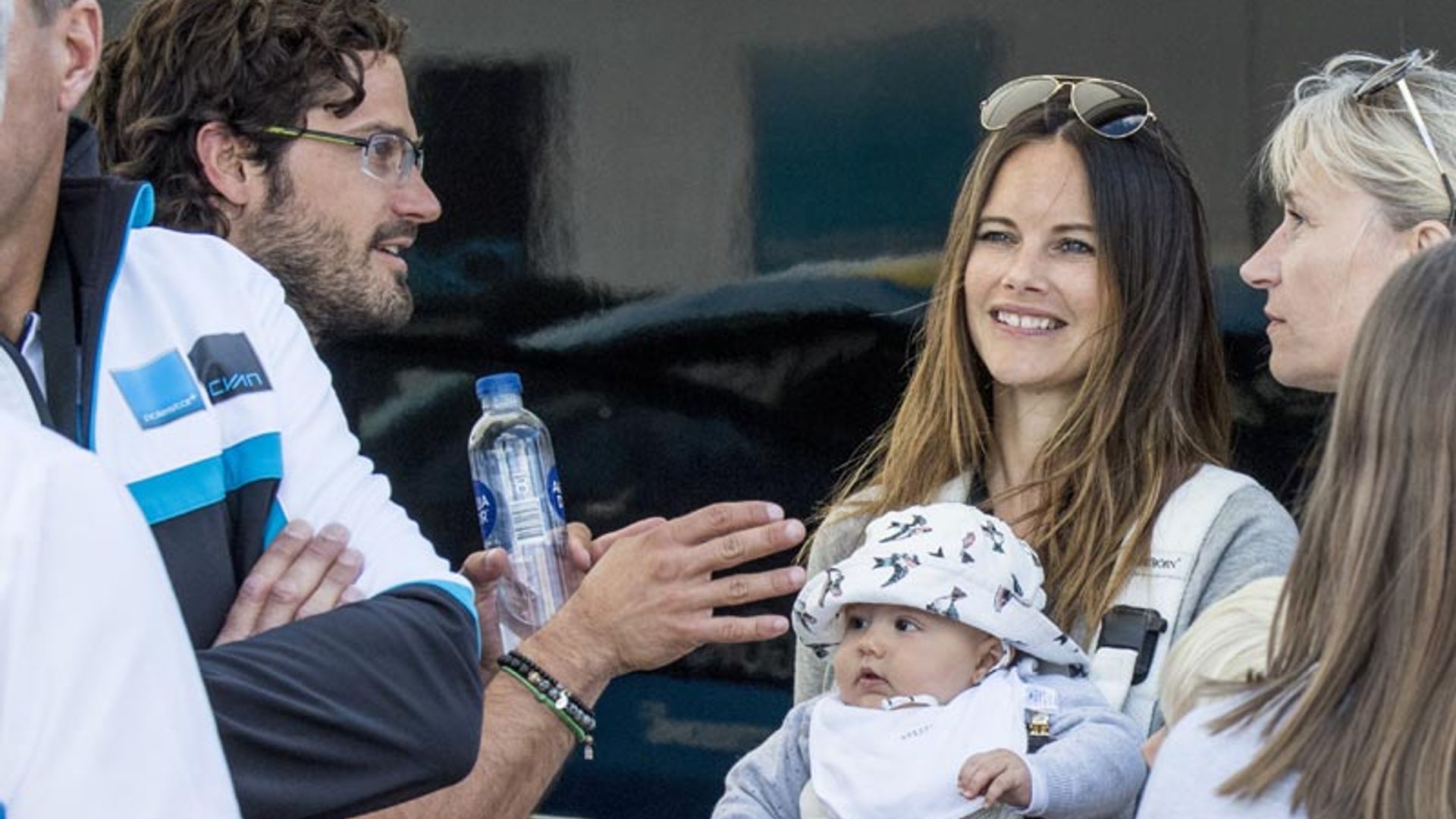 ¡Creciendo a toda velocidad! Alexander de Suecia, un pequeño gran fan del príncipe Carlos Felipe en las carreras