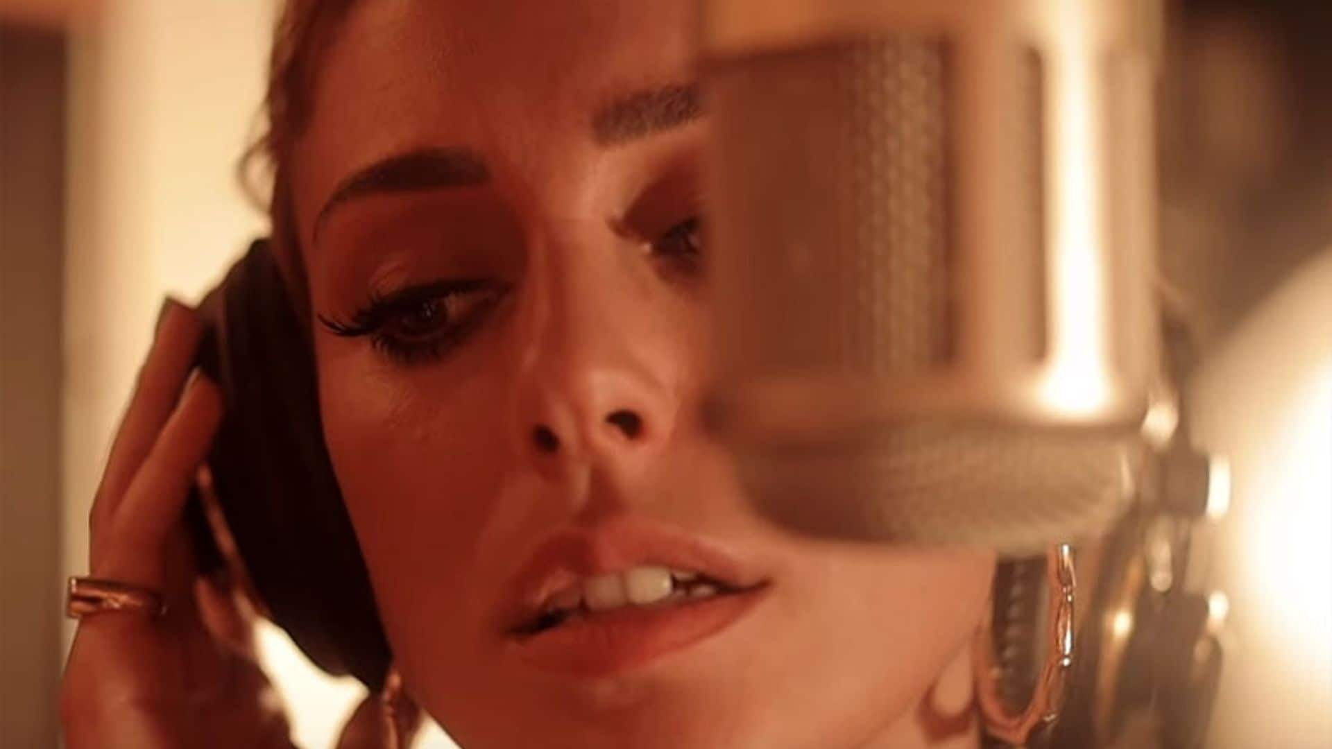 Blanca Suárez, más natural que nunca en el videoclip de 'Luna llena', el tema que interpreta con Álvaro Tessa