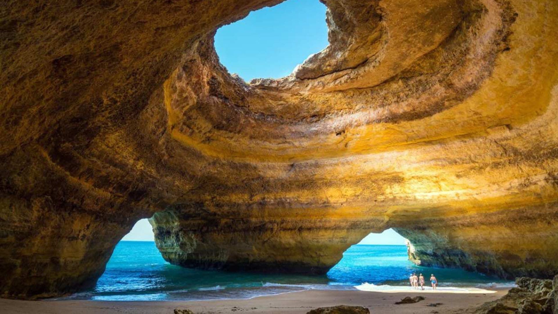 cueva de benagil en el algarve portugal