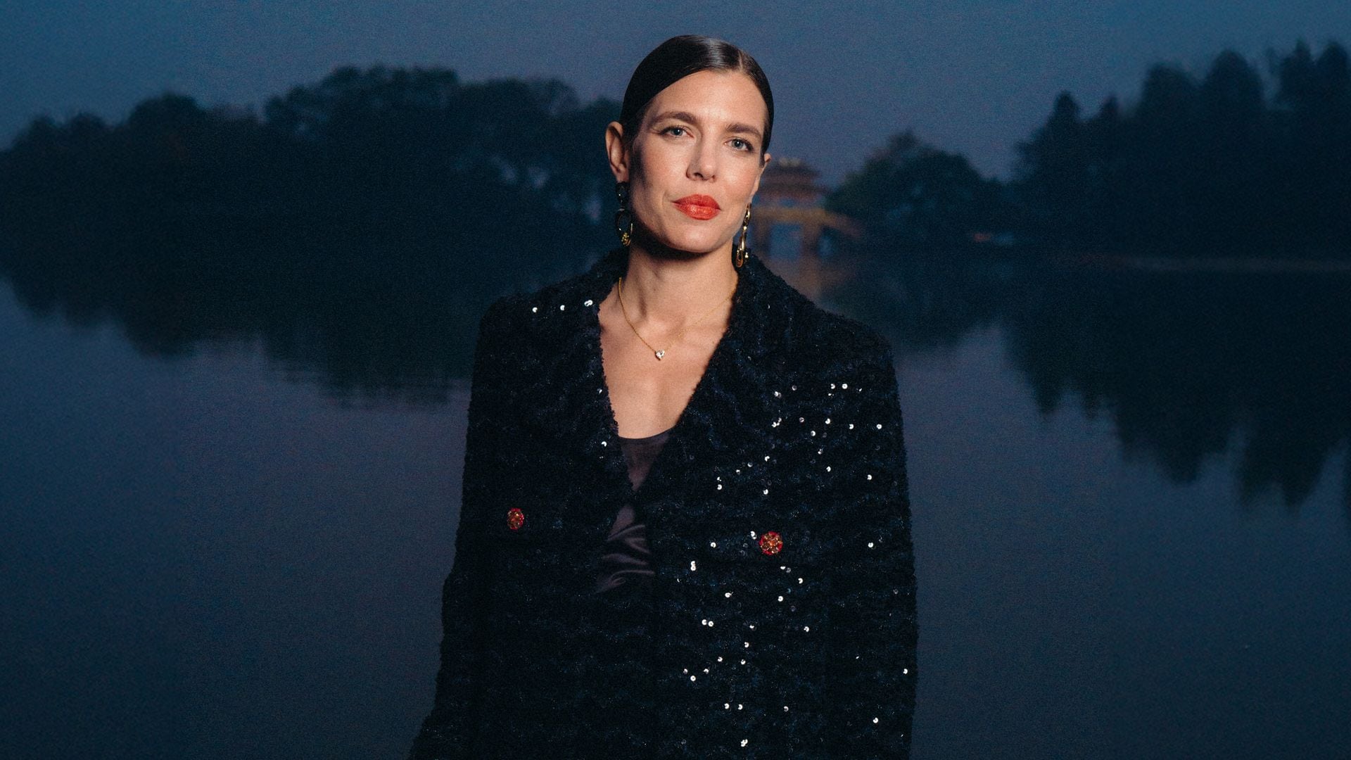 Carlota Casiraghi y más invitadas estilosas en el exclusivo desfile de Chanel en China