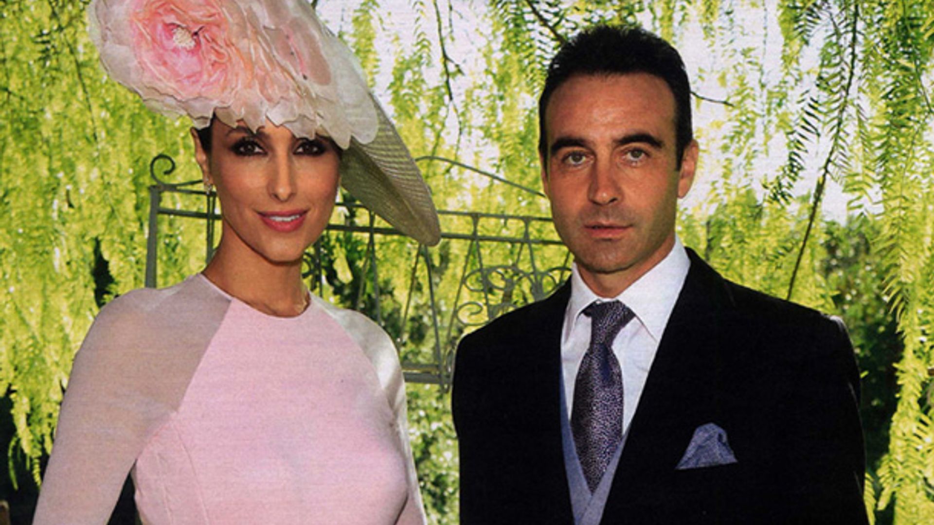 Enrique Ponce y Paloma Cuevas se suman a la elegante lista de invitados de la boda de Eva y Cayetano