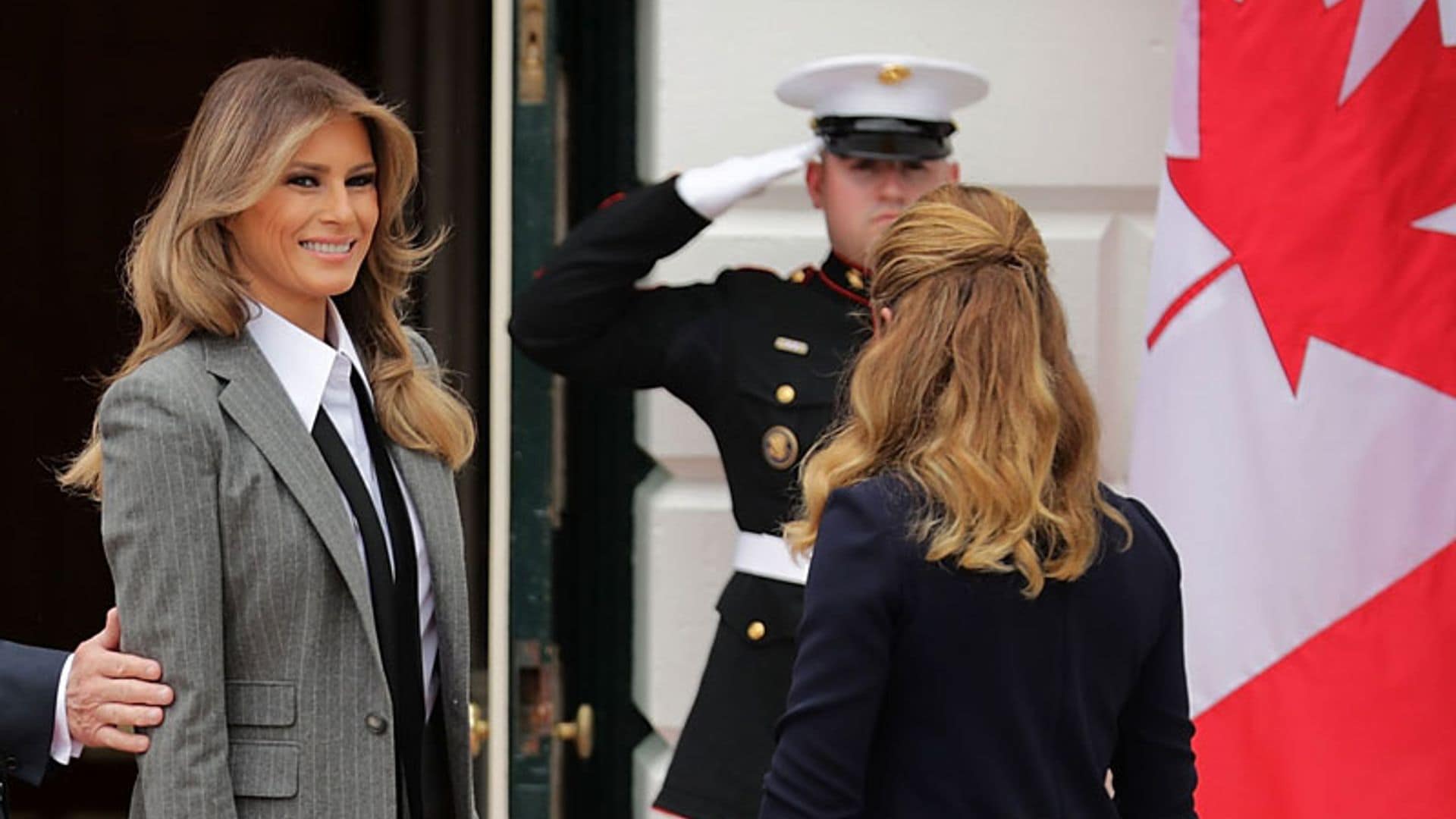 Melania Trump tiene el toque femenino definitivo para el traje masculino