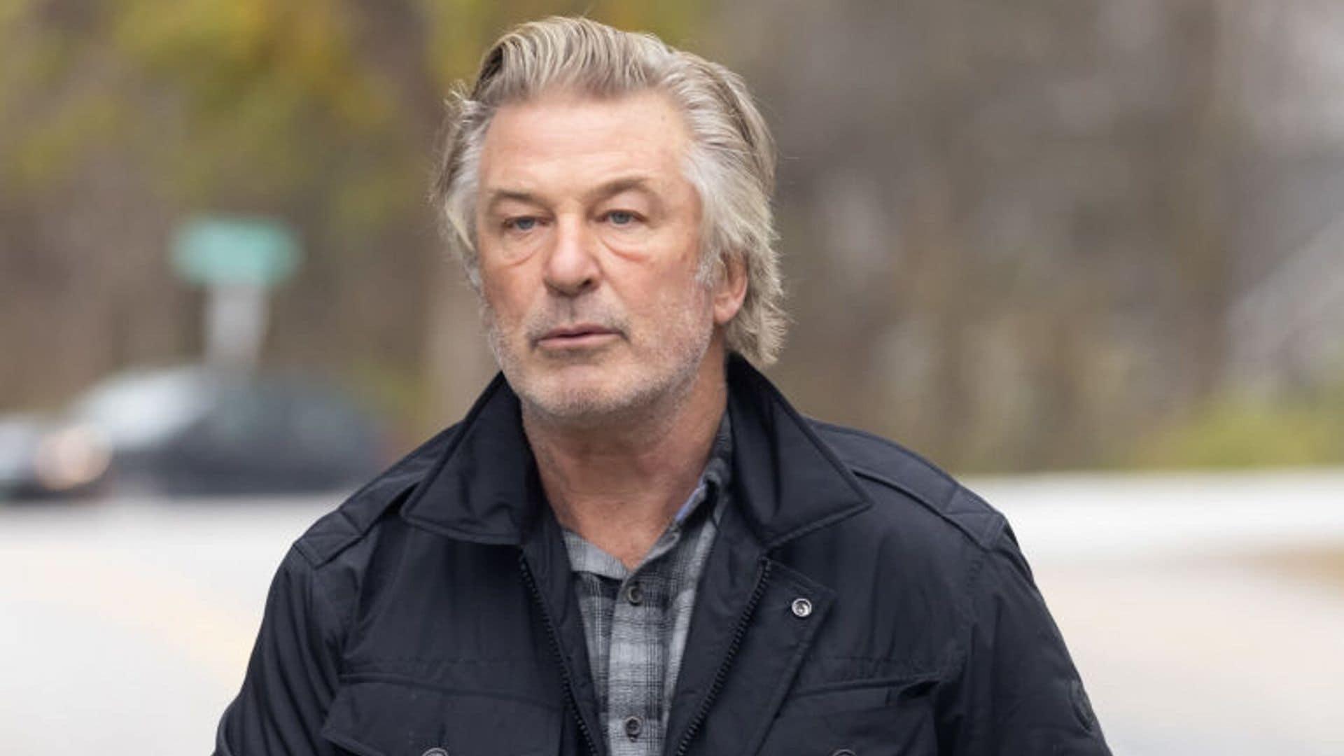 Trabajador de la película de Alec Baldwin perdería el brazo por la picadura de una araña venenosa