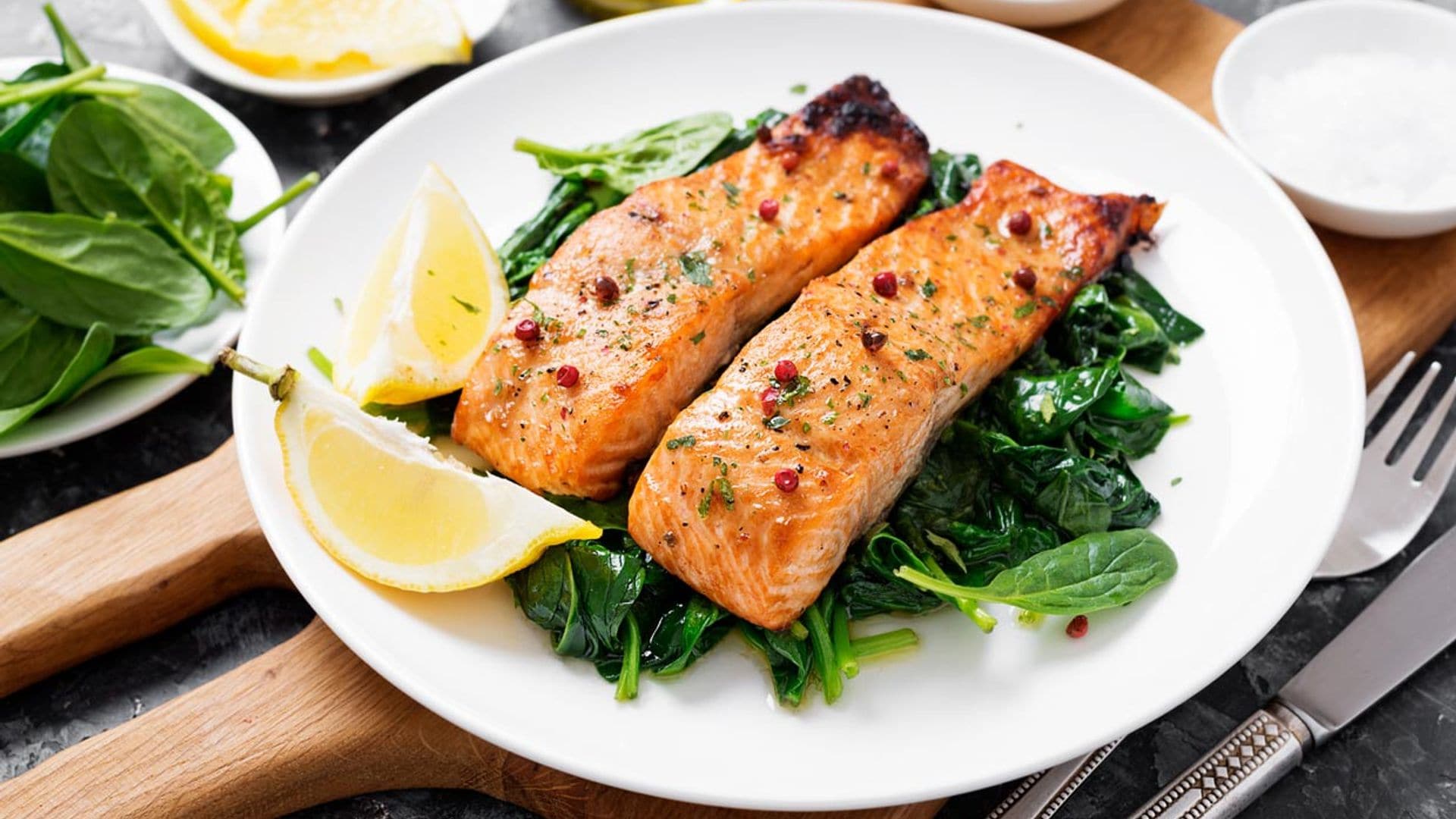 Comer pescado azul, beneficioso en personas con riesgo de desarrollar la enfermedad de Alzheimer