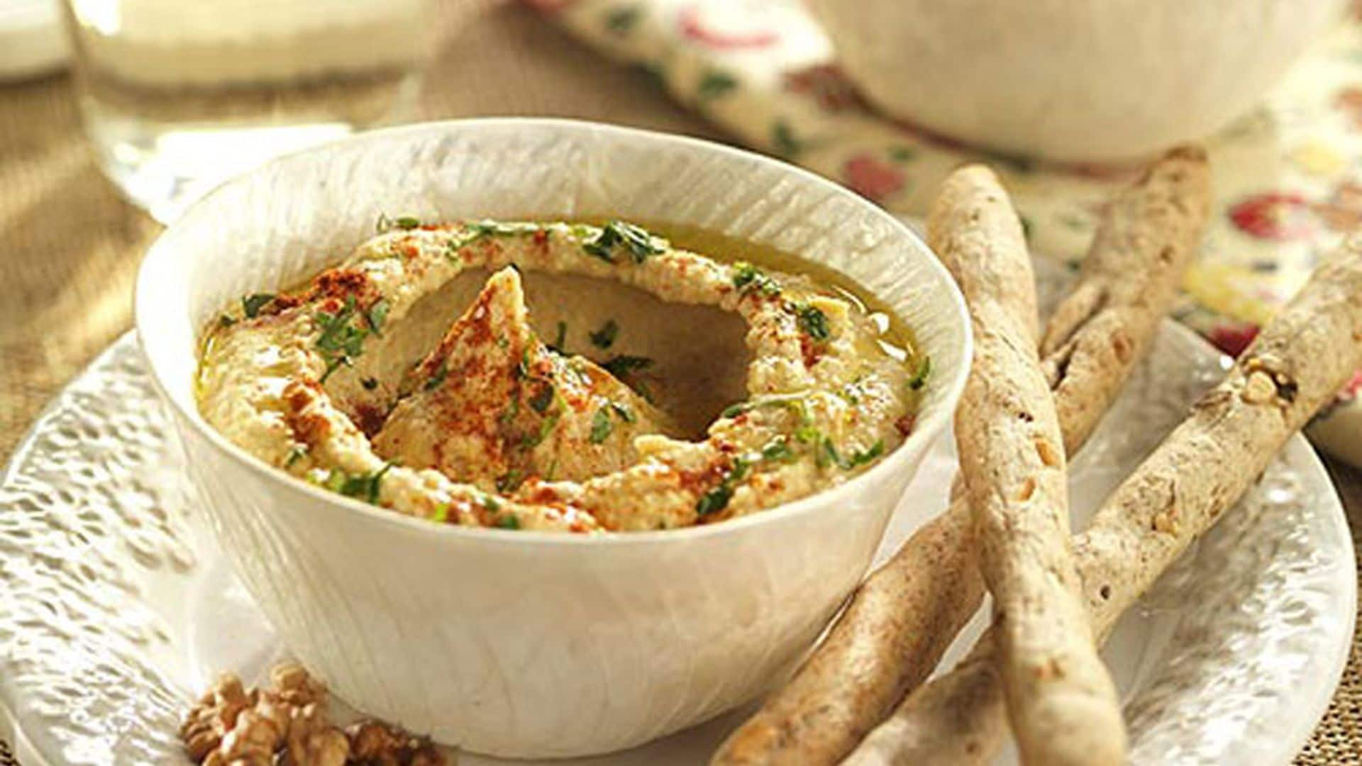 'Hummus' clásico con palitos integrales de nueces