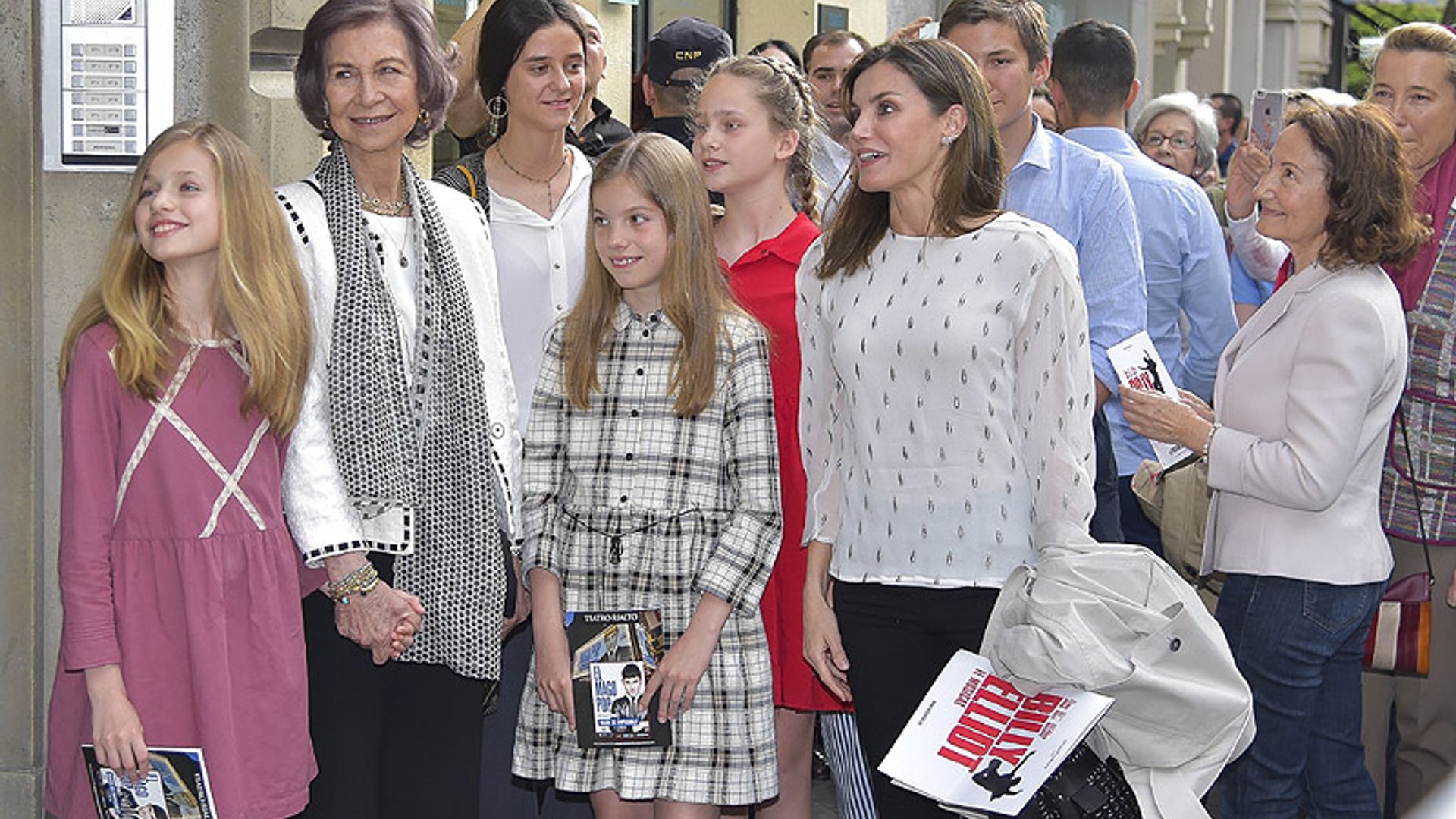 El plan familiar de la reina Letizia con sus hijas, su madre y doña Sofía antes de irse de viaje