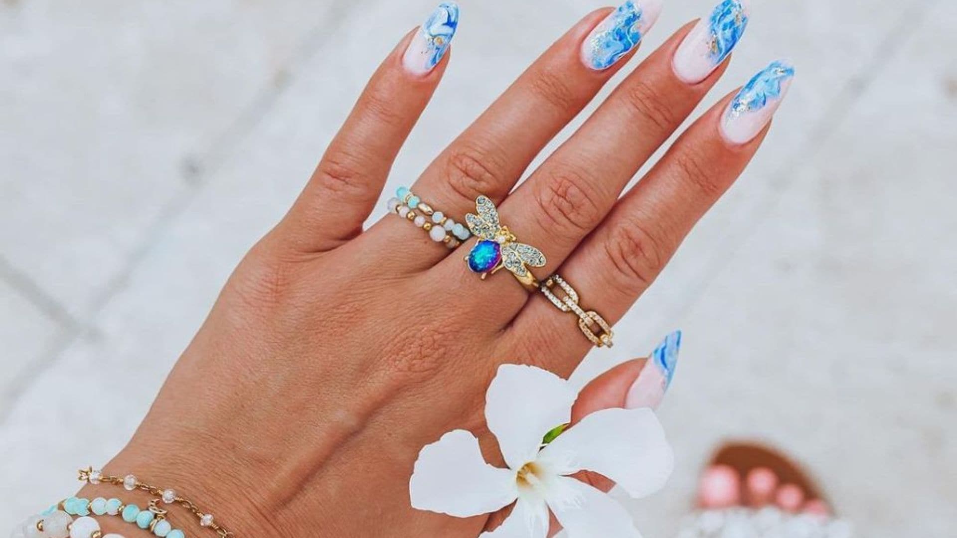 Manicura 'efecto sirena': brillo e inspiración marítima para unas uñas muy veraniegas