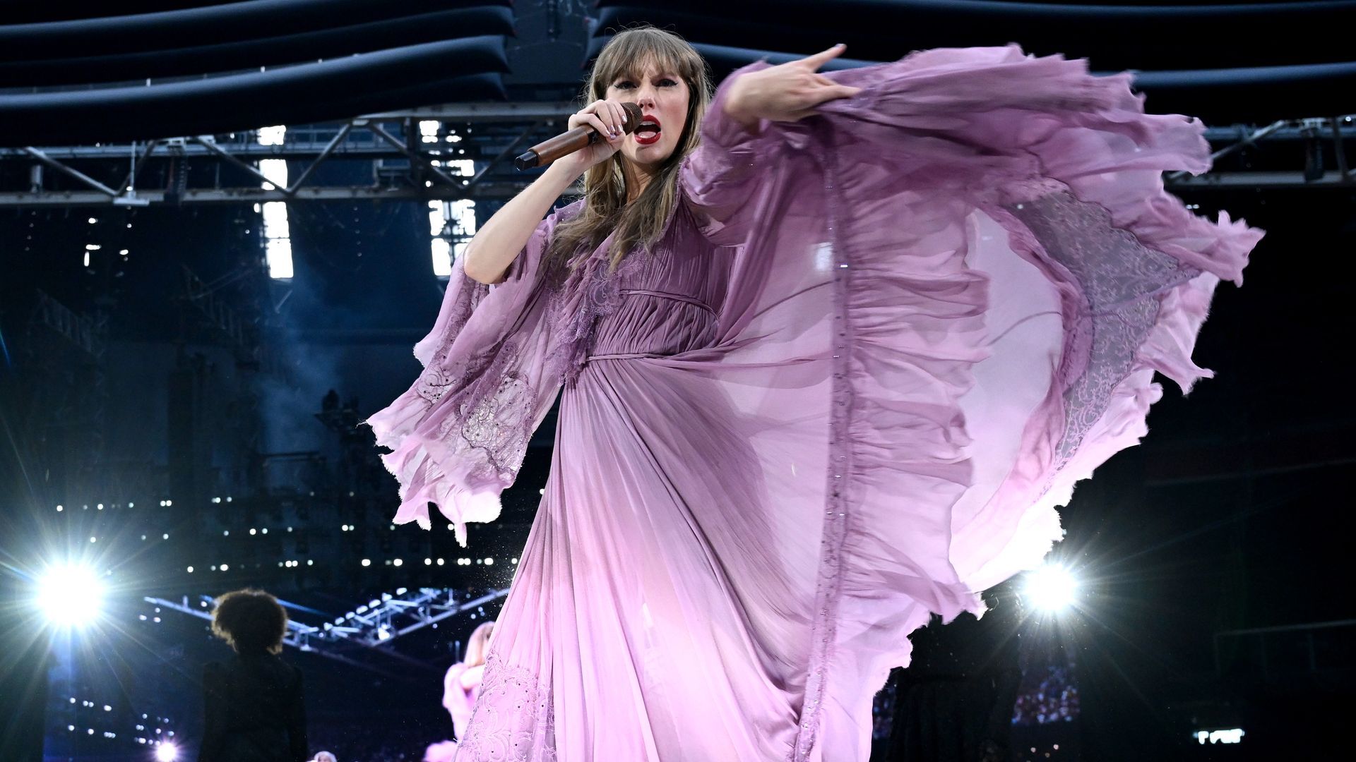 Taylor Swift incluye vestidos de la diseñadora en "The Eras Tour"