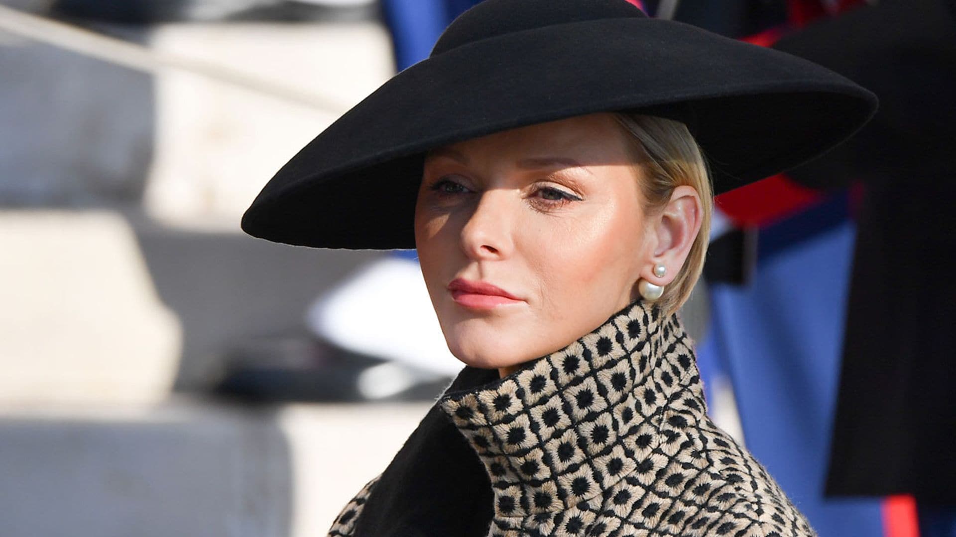 El impredecible estilo de Charlene de Mónaco, la 'royal' que más gasta en moda