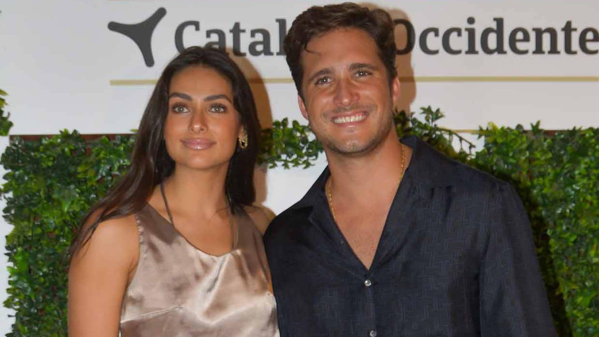 Diego Boneta y su novia, Renata Notni, pasean su amor por Marbella