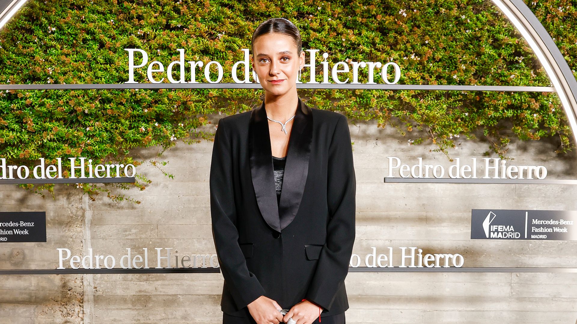 Victoria de Marichalar, Isabel Preysler y Eugenia Silva en el desfile por el 50 aniversario de Pedro del Hierro