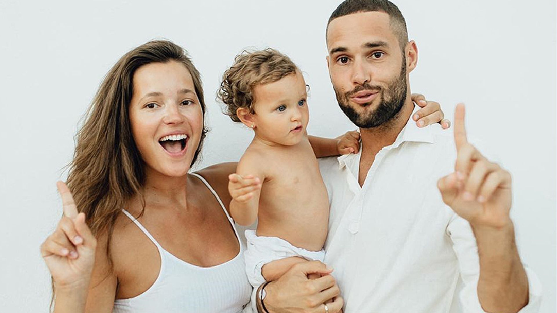 Malena Costa y Mario Suárez celebran el primer cumpleaños de su hija Matilda y desvelan que es idéntica a...