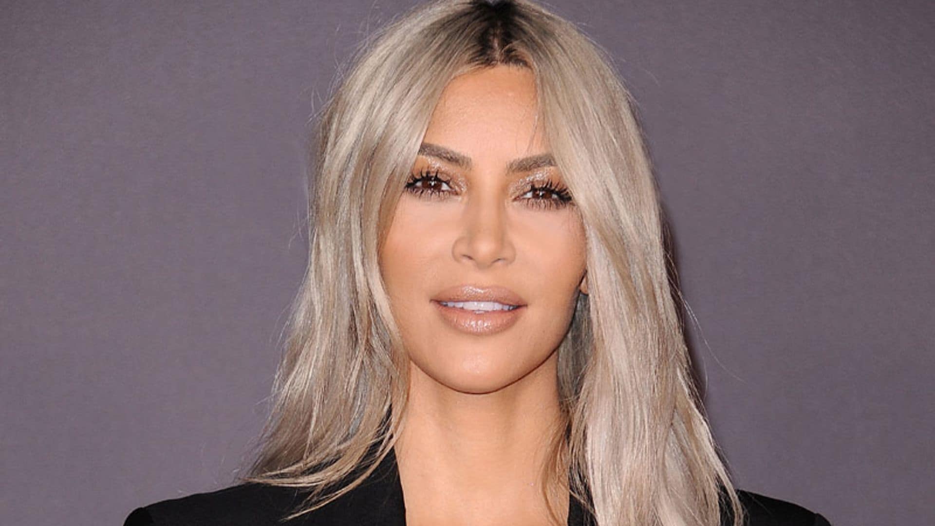 La sonrisa de Kim Kardashian esconde un truco de experto