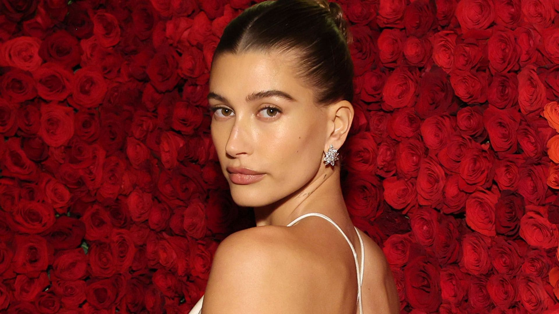 Cejas 'feather', otra tendencia en clave natural que inspira Hailey Bieber