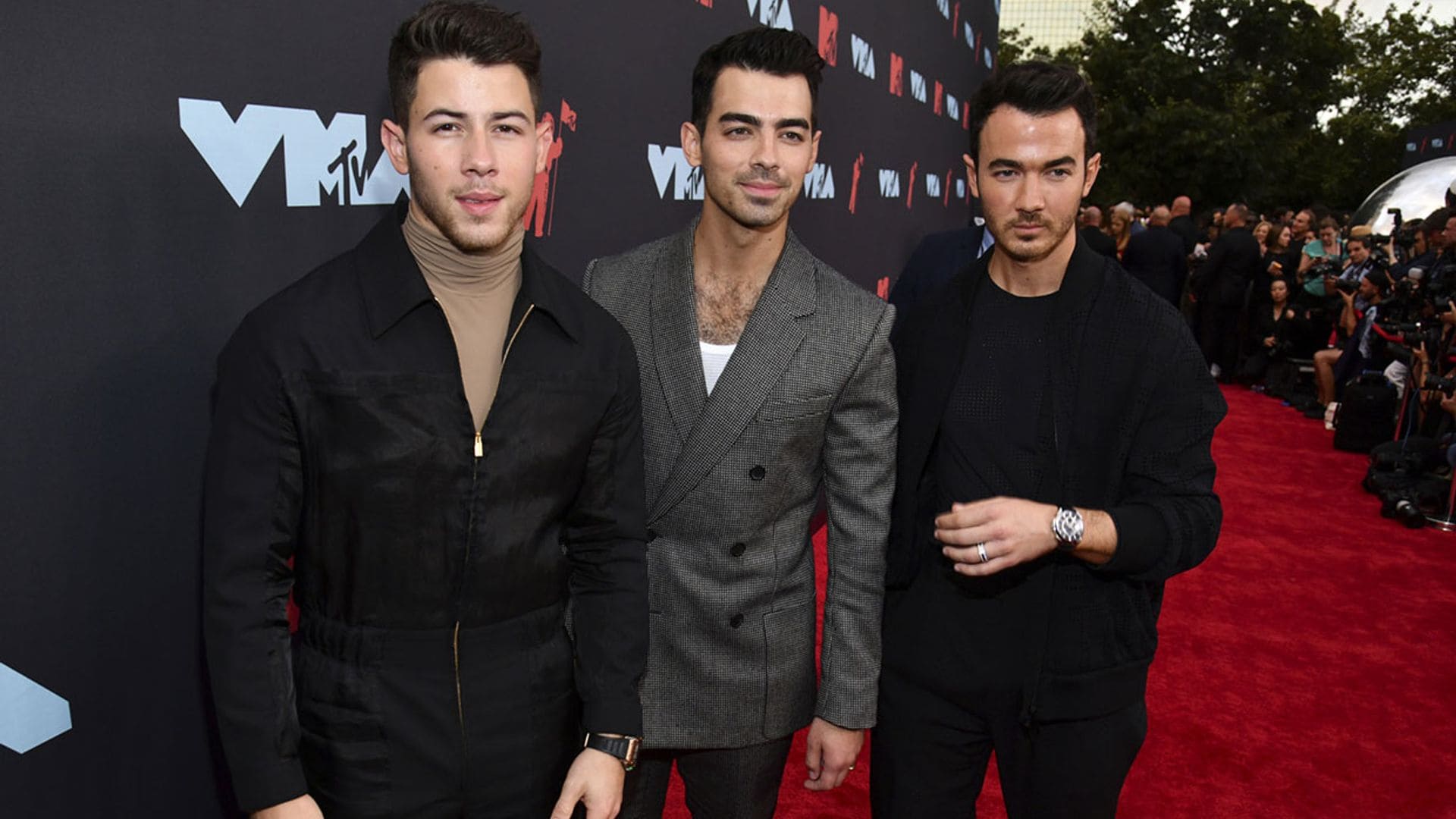 Los Jonas Brothers estrenan un videoclip de cine con Sophie Turner, Priyanka Chopra y Danielle Jonas