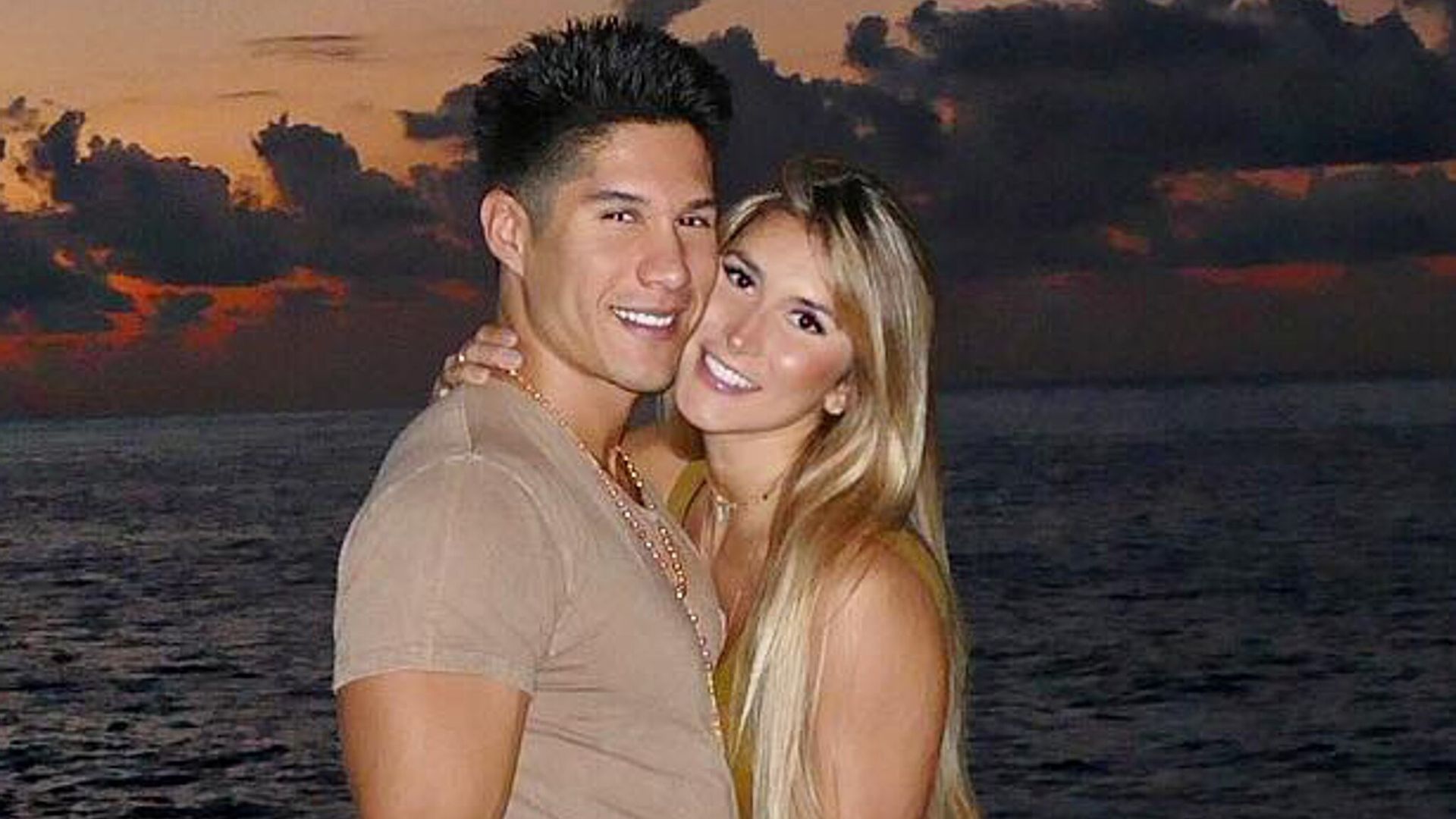 Chyno Miranda y su esposa, más unidos que nunca en plena fiesta