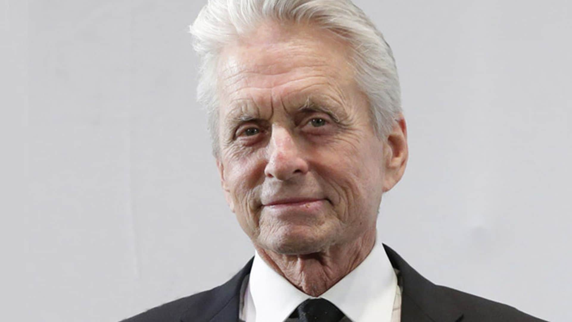 La bonita foto familiar de Michael Douglas con su primera nieta y rodeado de sus tres hijos