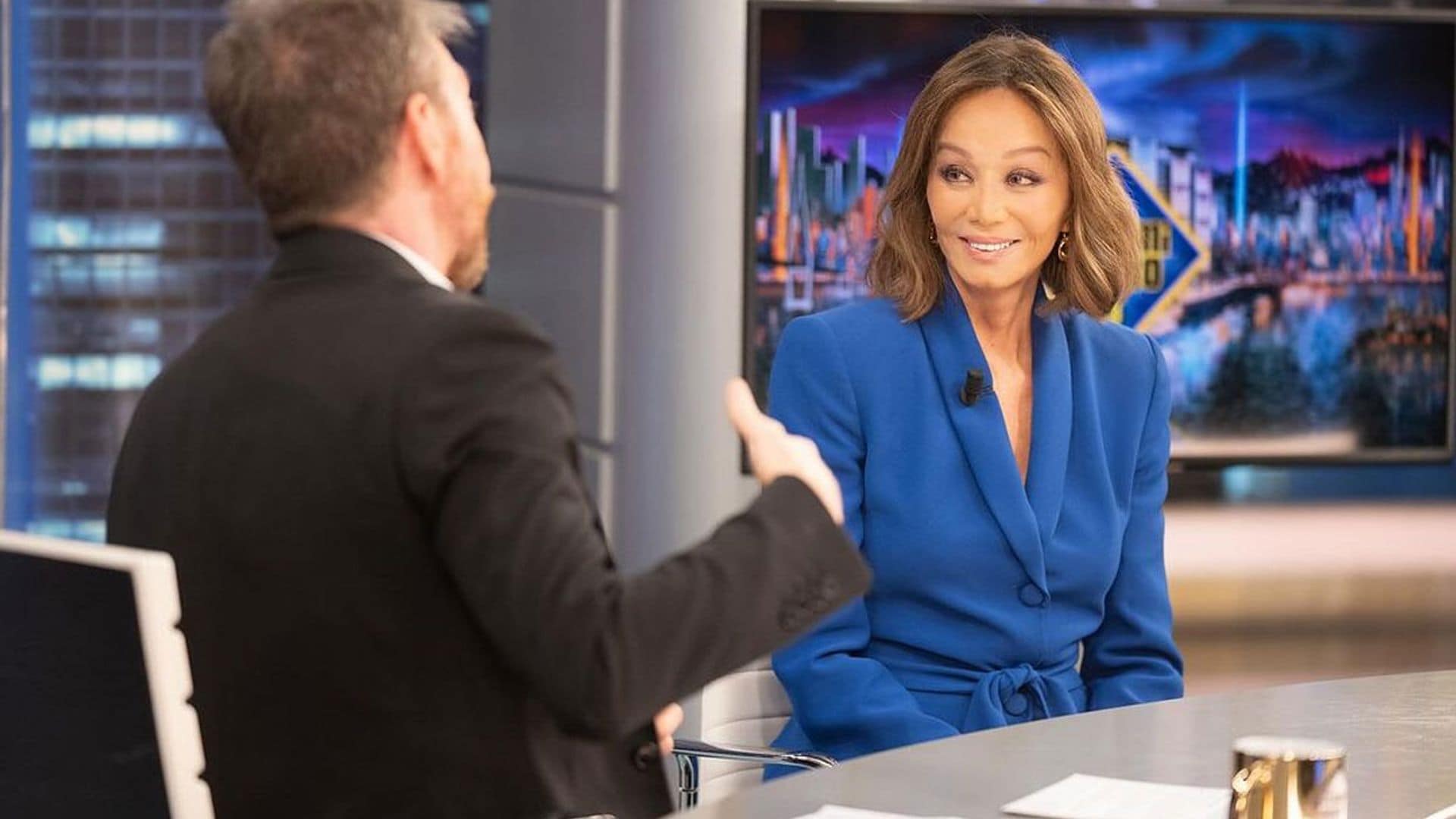 Isabel Preysler, la invitada perfecta con su traje azul de firma española que conecta con la realeza