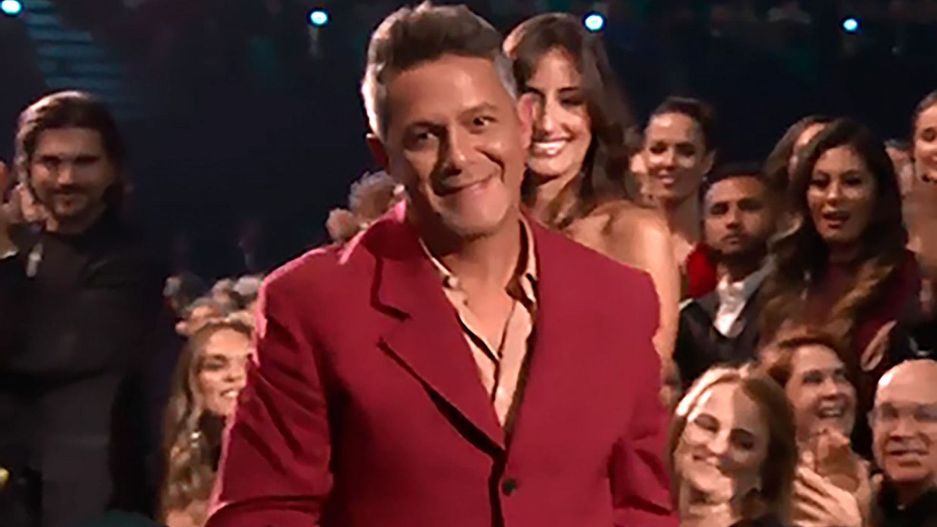 Alejandro Sanz presenta oficialmente a su novia, Rachel Valdés, en los Grammy Latinos