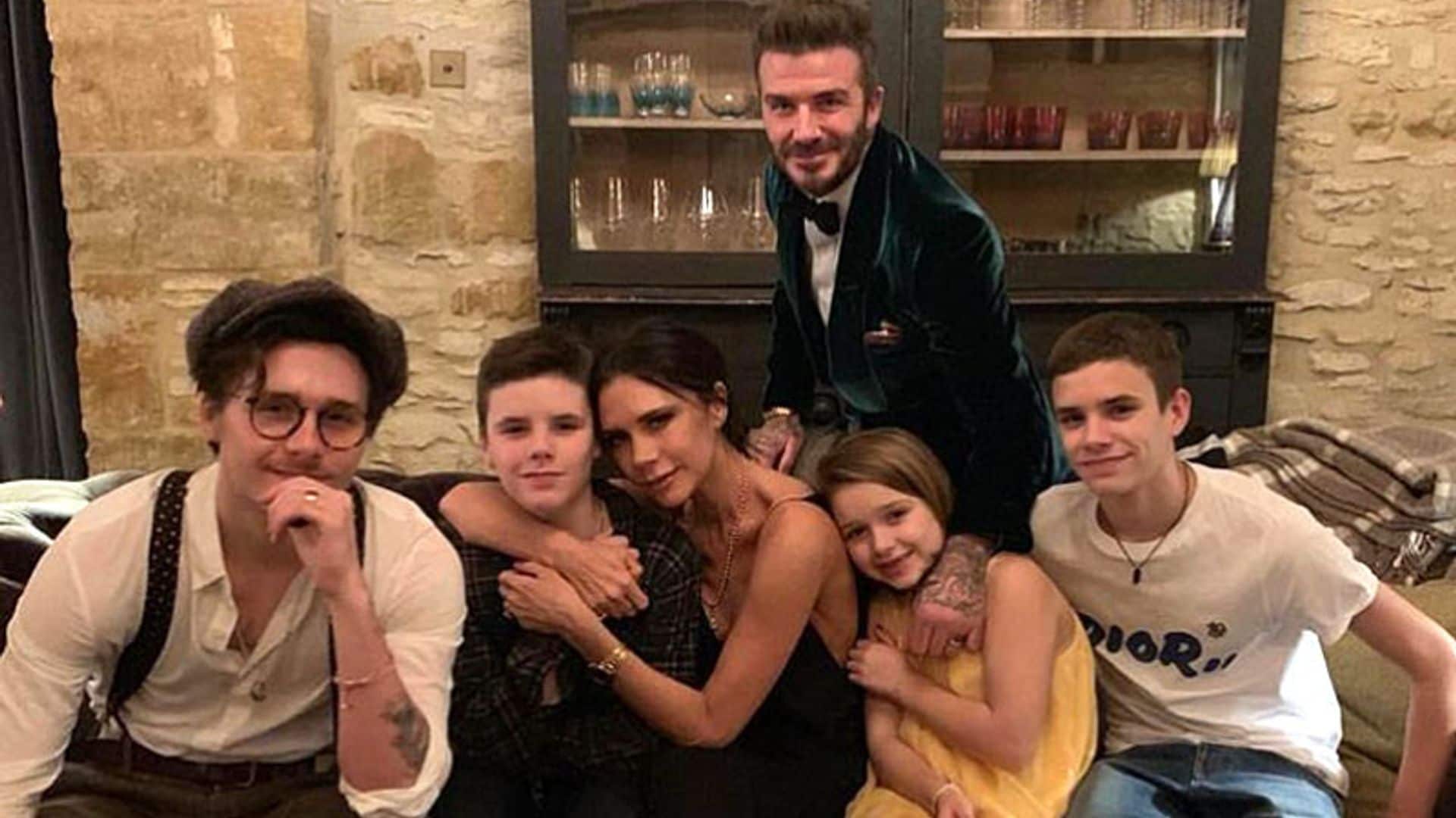 Los Beckham celebran el cumpleaños de su hijo Cruz atreviéndose con el patinaje sobre hielo