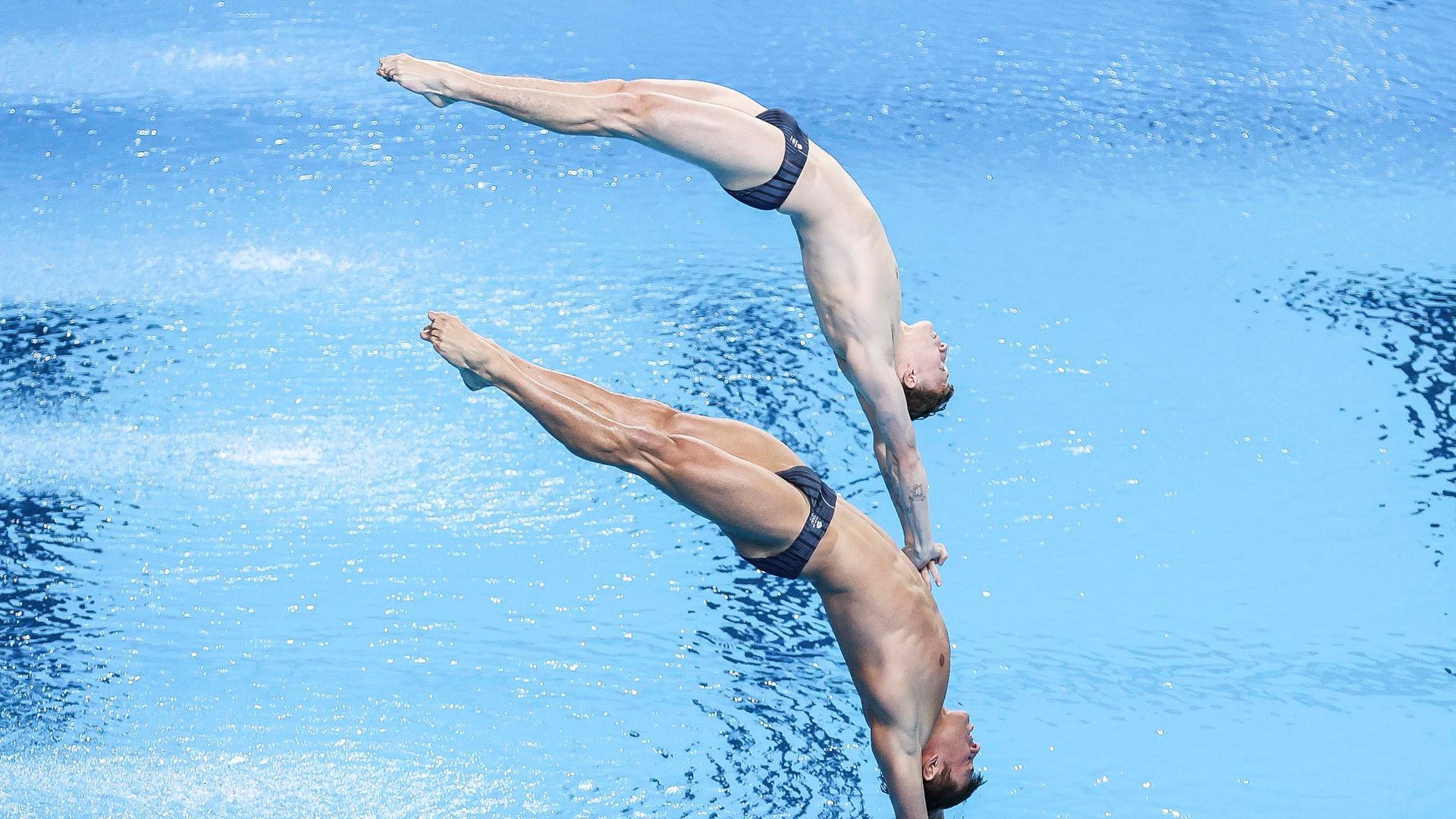 Tom Daley y Noah Williams en la competencia que les dio la medalla de plata en París 2024 