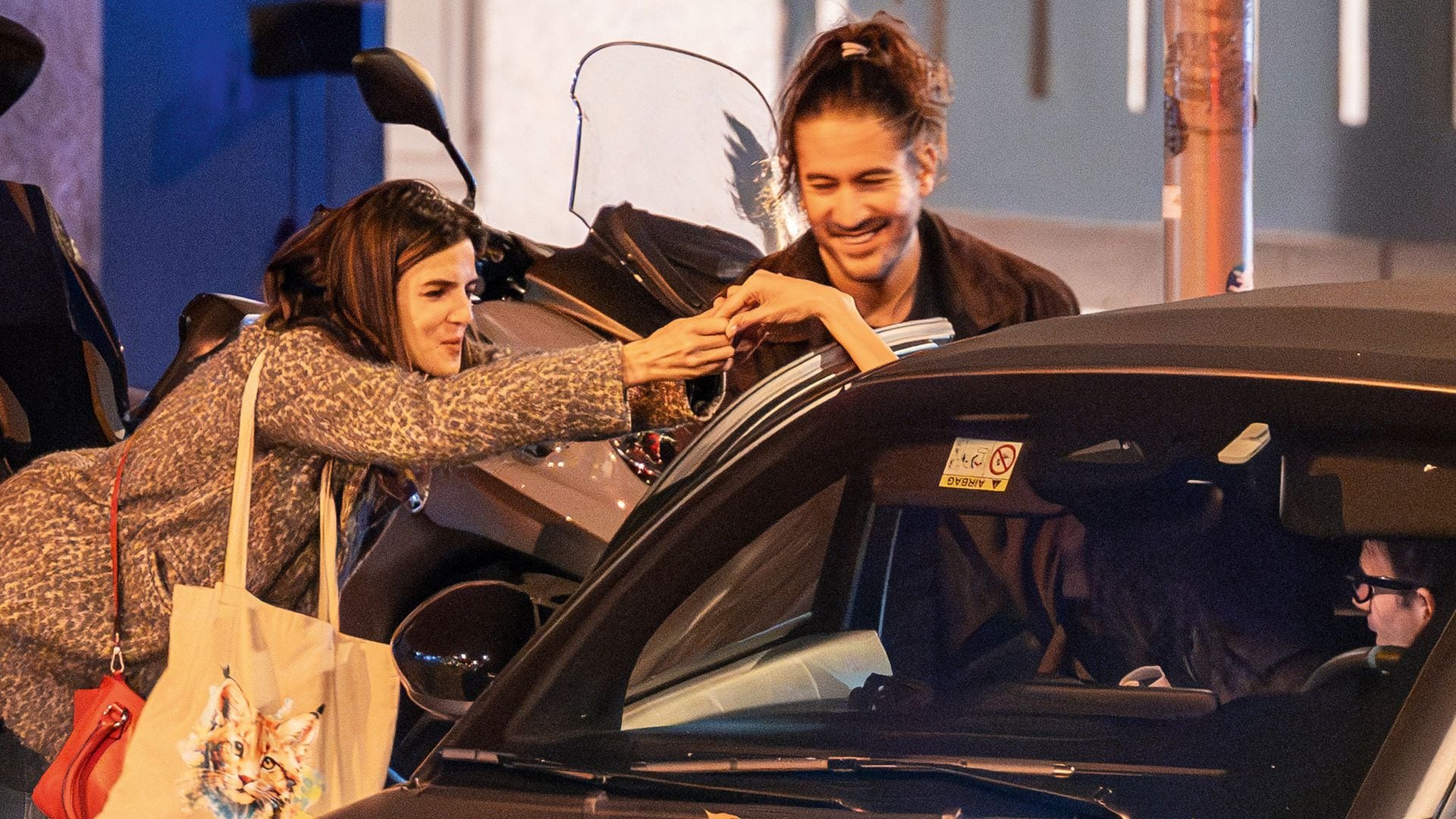 Clara Lago y José Lucena saludando