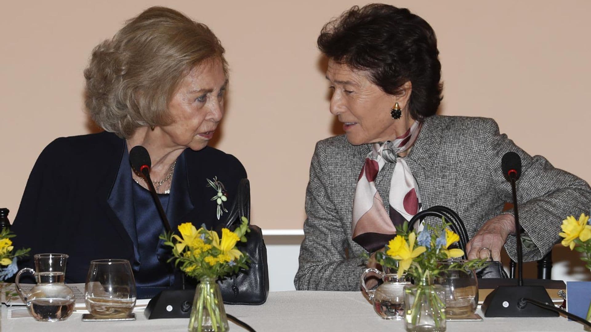 El divertido momento de Ana Botín haciendo fotos a la reina Sofía y a su madre