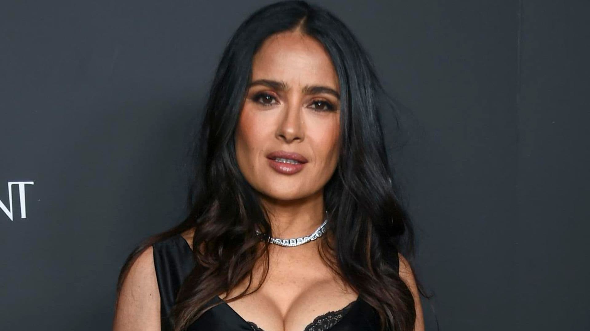 Salma Hayek brilla con su look pre-Oscar de inspiración lencera