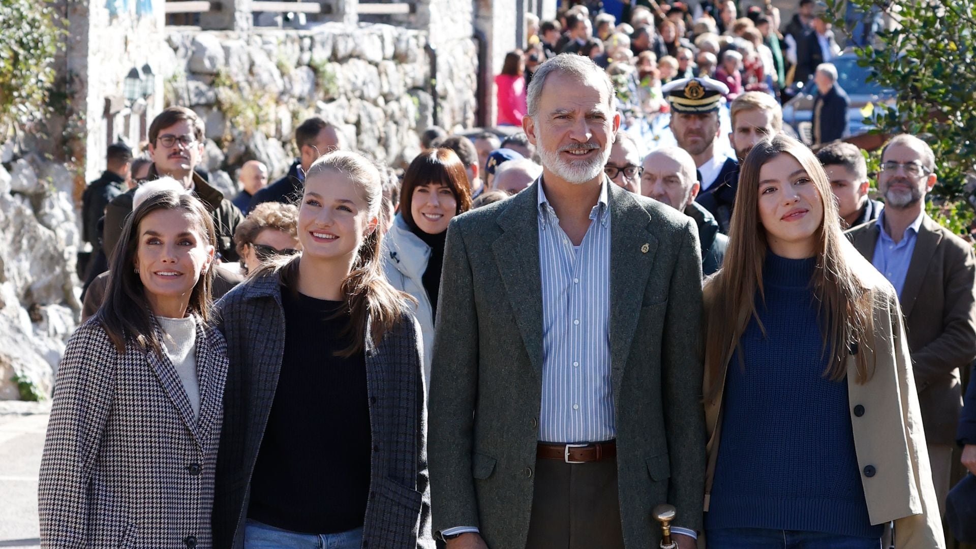 La visita sorpresa de la Familia real a Catarroja, una de las localidades más afectadas por la DANA