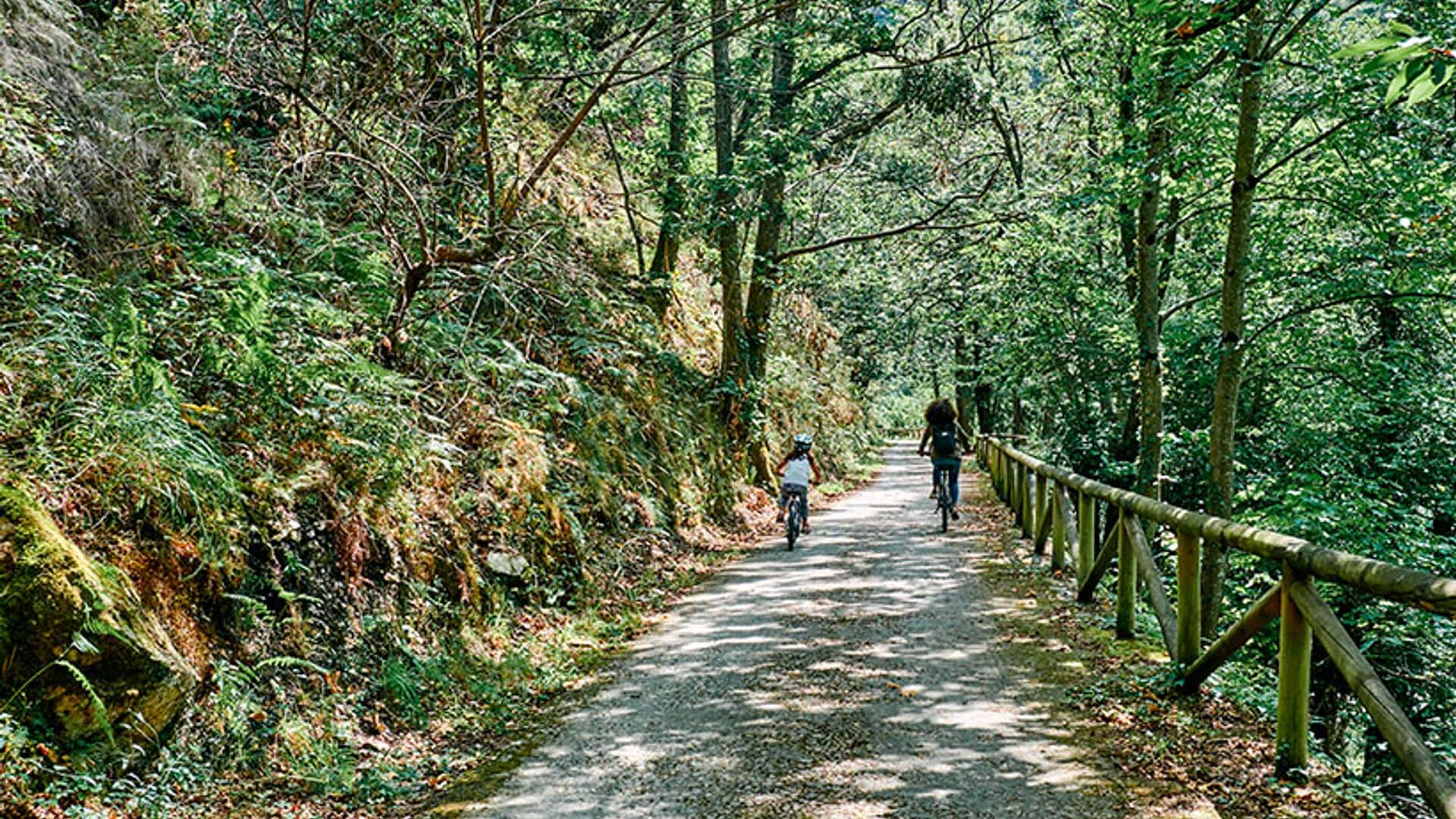 En bicicleta por la Senda del Oso