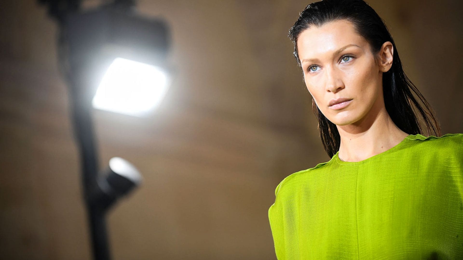 Bella Hadid va camino de convertirse en la mejor modelo del año... ¡por partida triple!