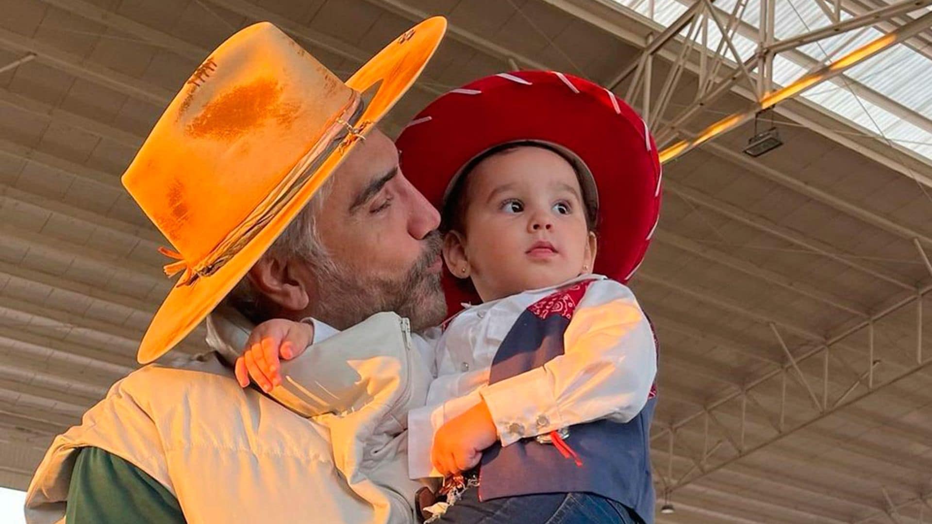 Con una tierna foto de su nieta Cayetana, Alejandro Fernández confiesa cuánto la echa de menos
