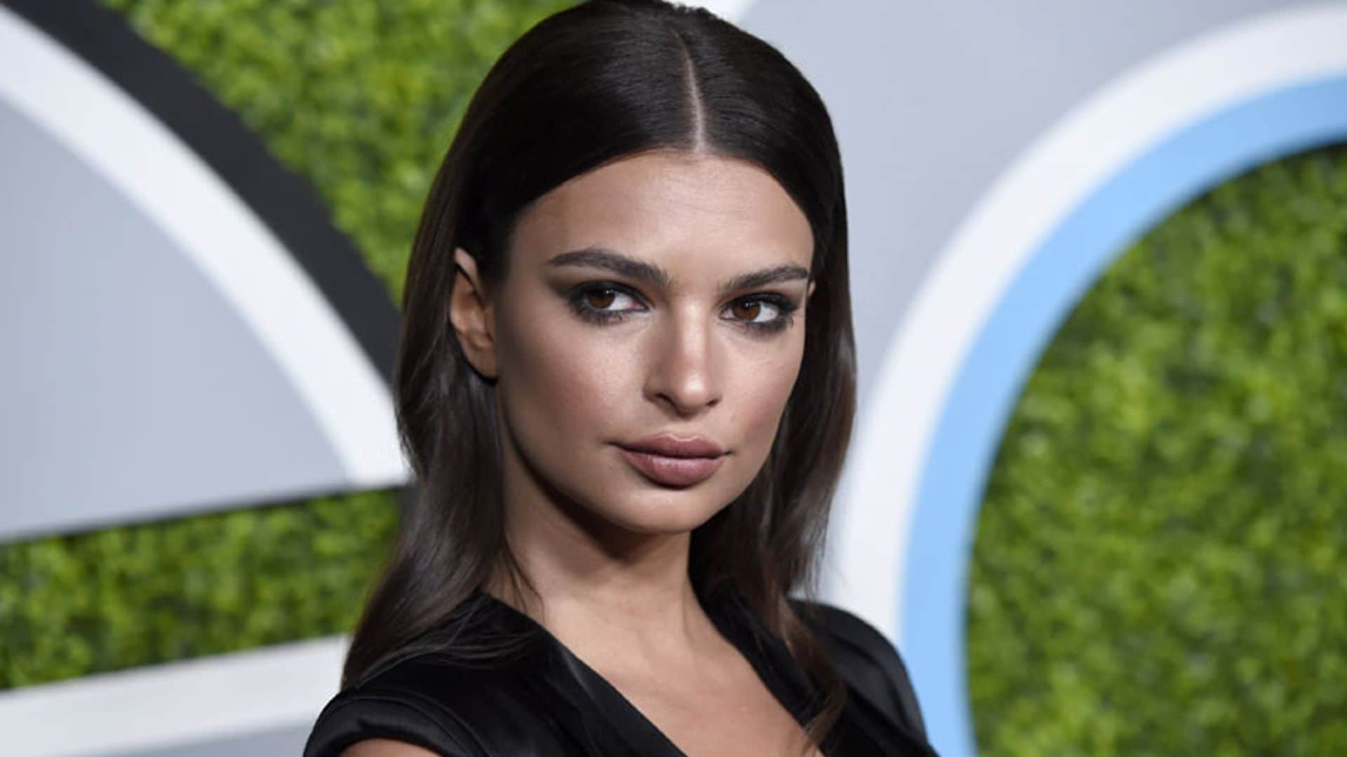 Emily Ratajkowski o cómo crear el perfecto look de invitada por menos de 60 euros