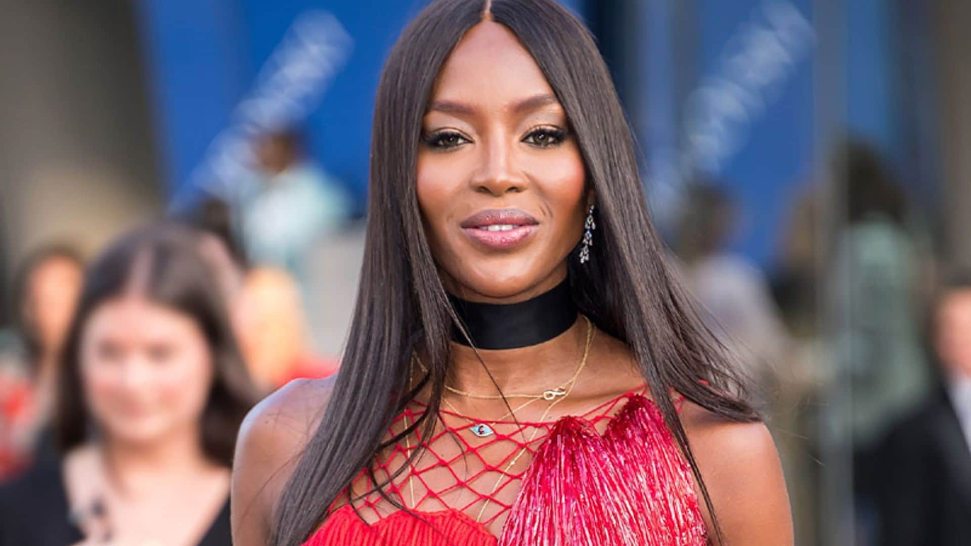 Naomi Campbell como nunca la habíamos visto: sin extensiones ni pelucas