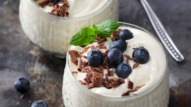 mousse chocolate blanco arandanos