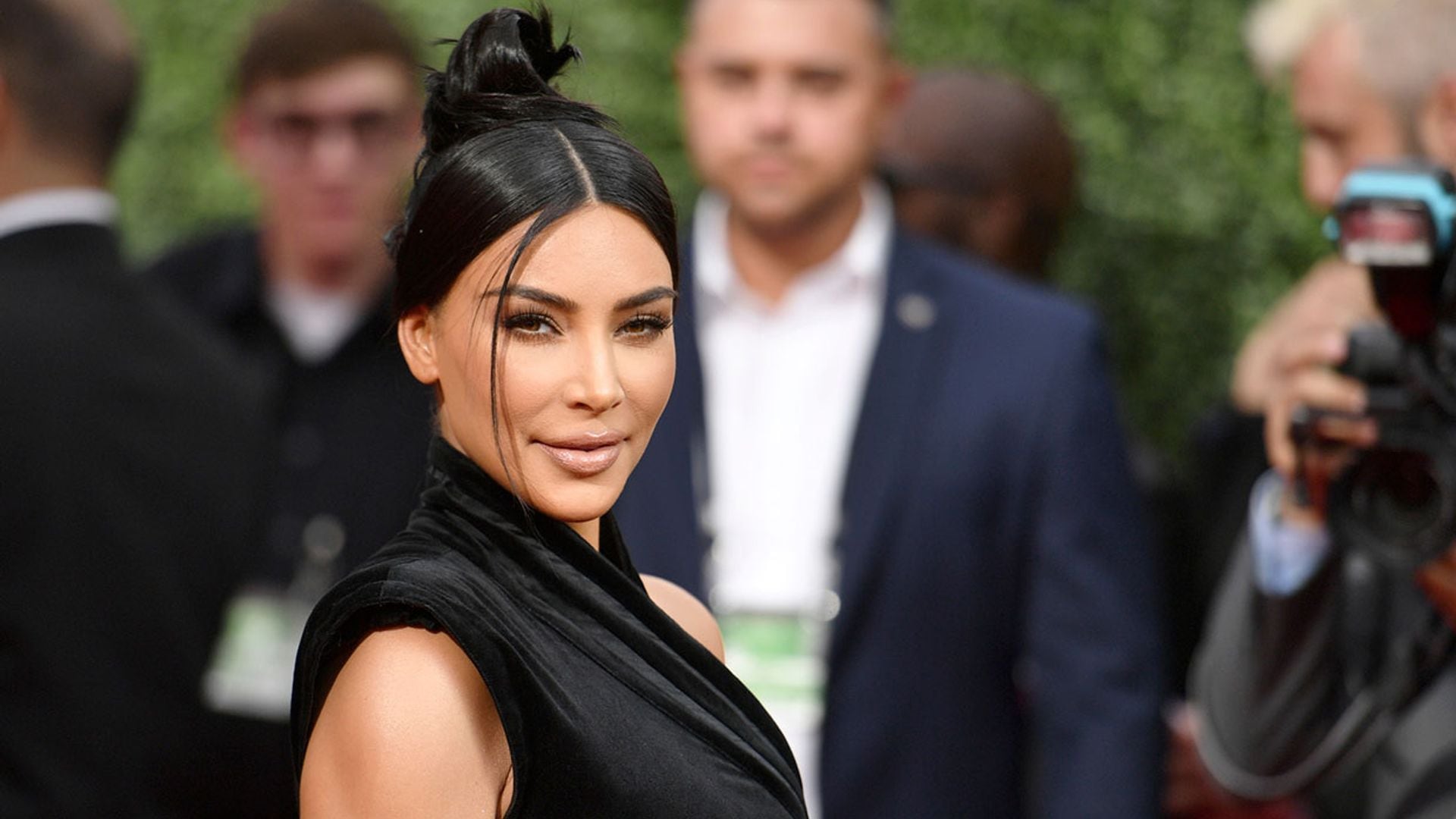 Kim Kardashian protagoniza el primer posado familiar en ¿su nuevo hogar?