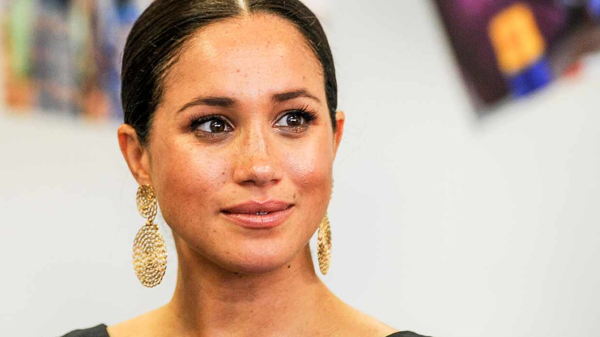 Meghan Markle se rompe al hablar sobre la presión mediática tras su maternidad