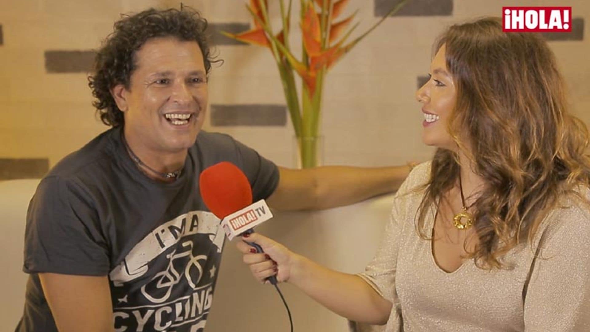 Carlos Vives cuenta a ¡HOLA! TV cómo él y Shakira han creado el ‘efecto bicicleta’