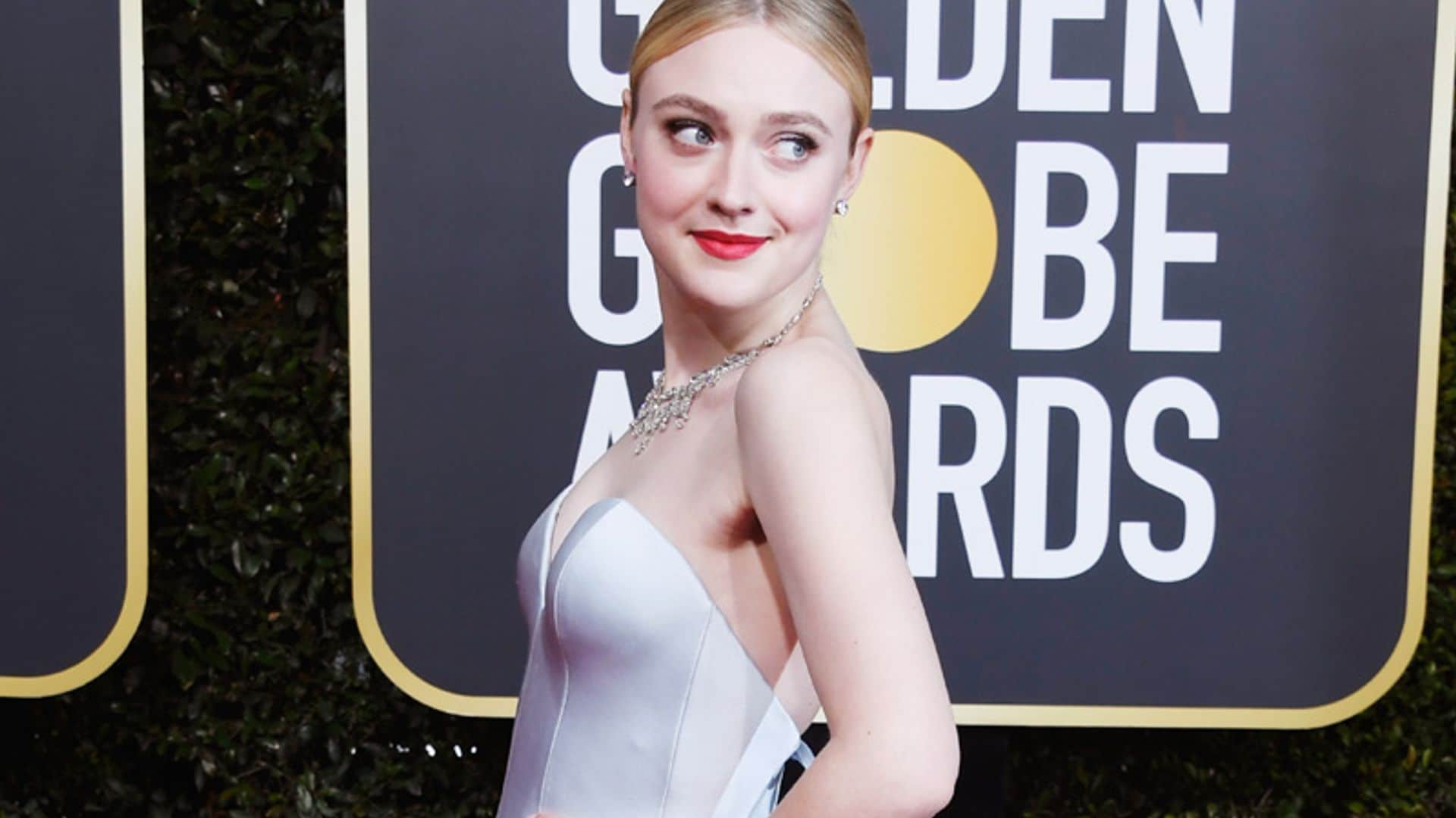 Dakota Fanning elige el escote favorito de las firmas nupciales