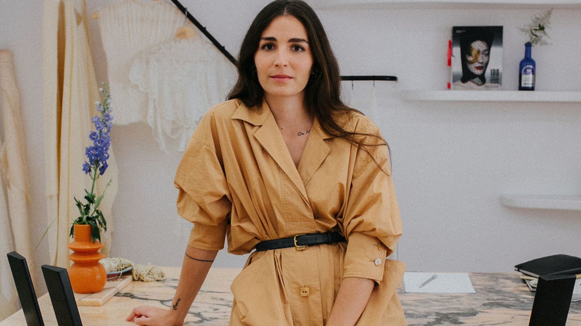 Hablamos con Inés Lacasa, la diseñadora de los vestidos de novia sostenibles que enamora a madrileñas y murcianas