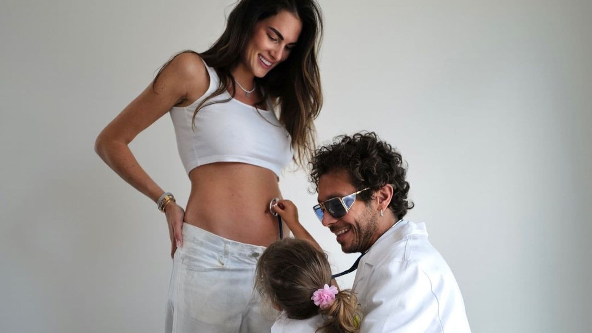 Las divertidas imágenes con las que Valentino Rossi y Francesca Sofía anuncian por sorpresa que van a ser padres