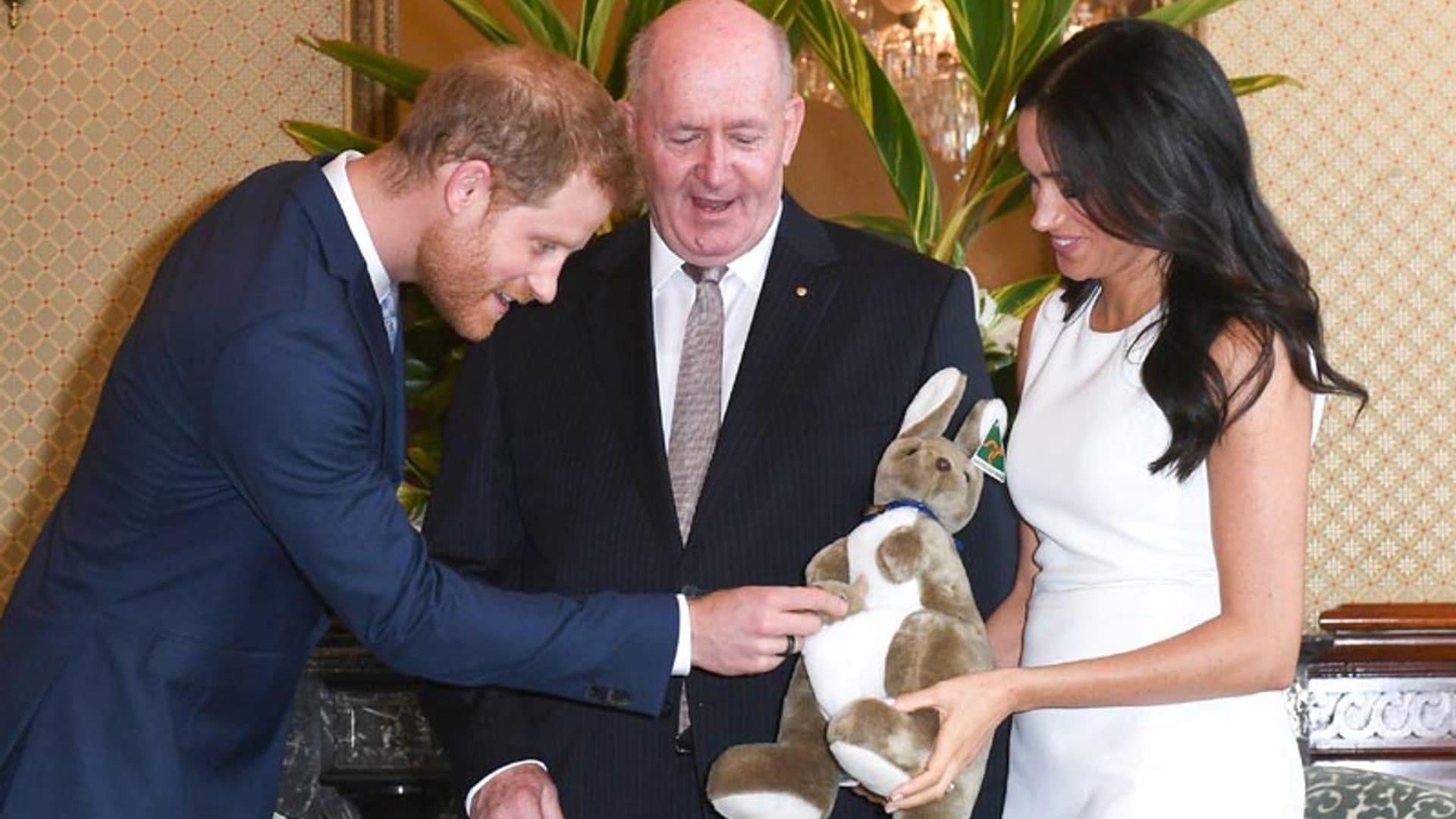 El guiño a Diana, un encuentro sorpresa y un regalo para el bebé... las anécdotas de Harry y Meghan a su llegada a Australia