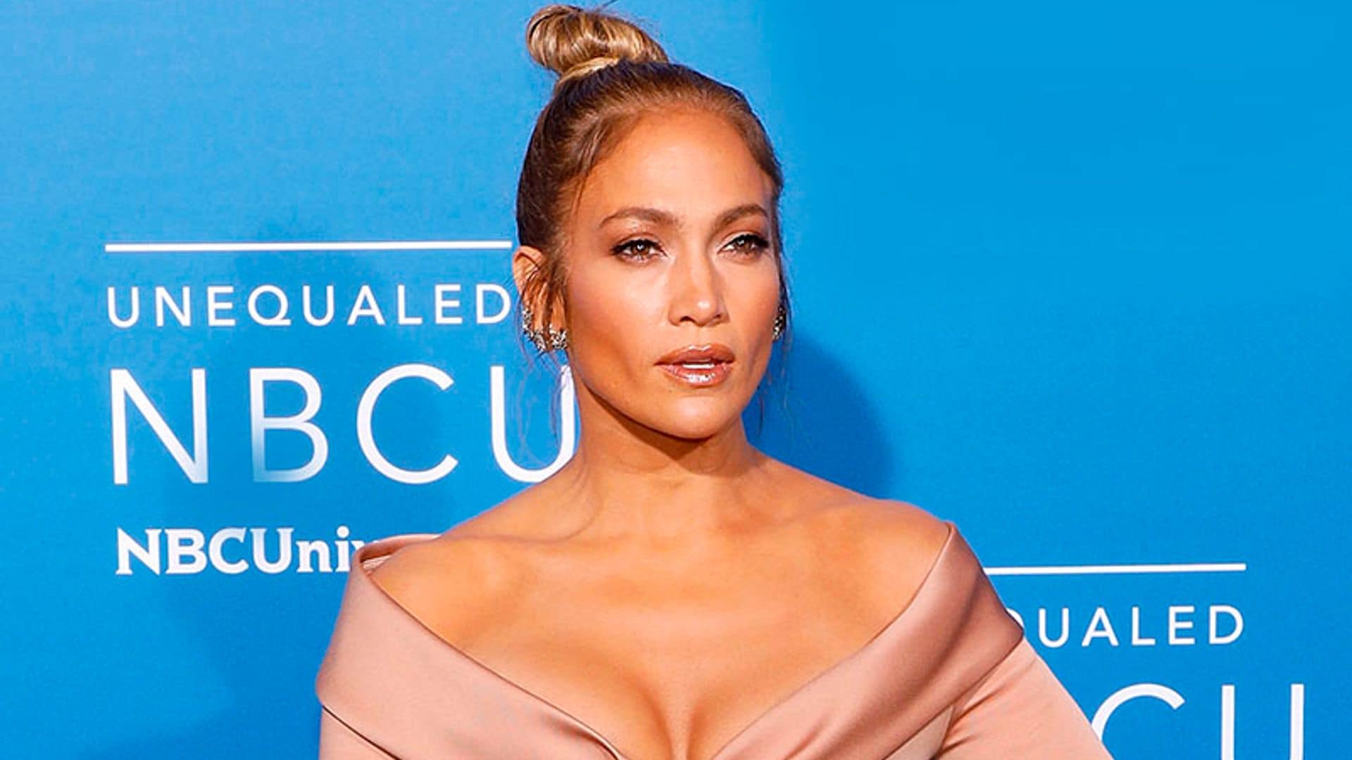 Maquillaje natural y multiusos: primera pista sobre el próximo 'hit' de Jennifer Lopez