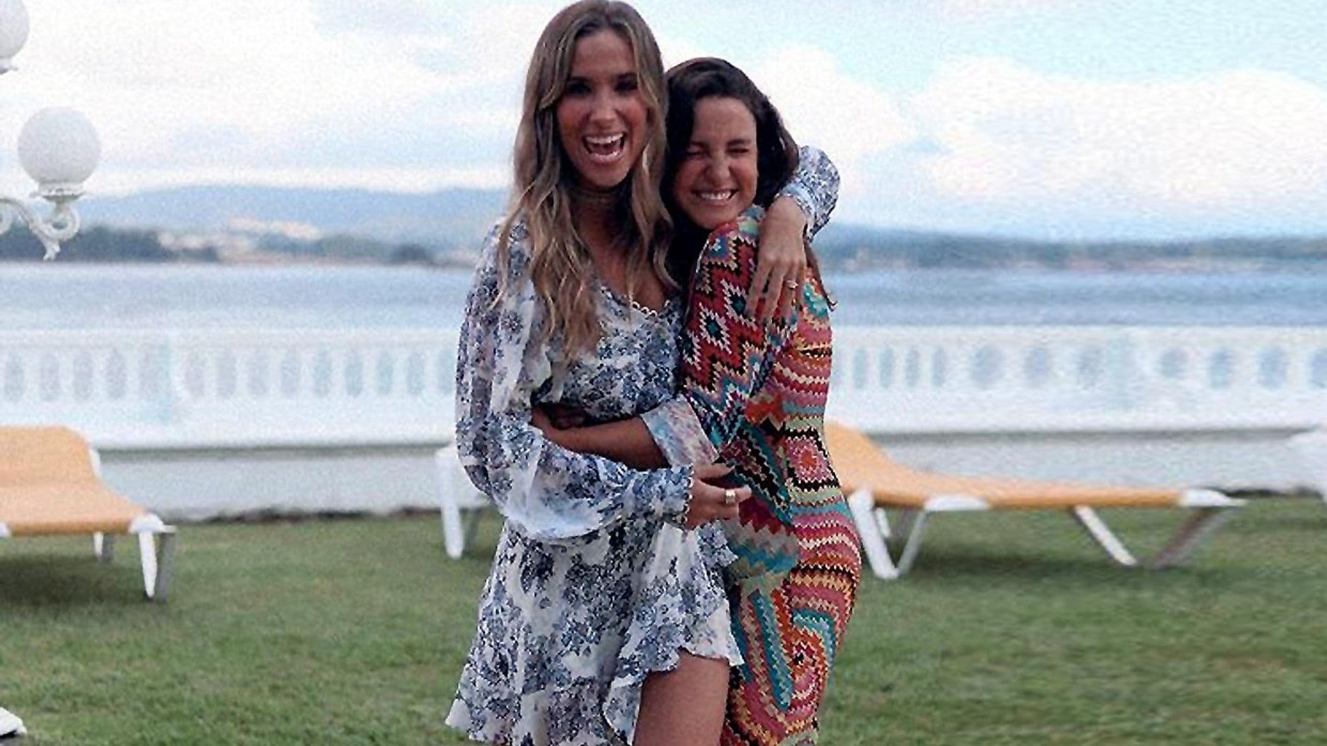 El traje estampado 'made in Spain' que María Pombo y su hermana Marta han compartido esta Navidad