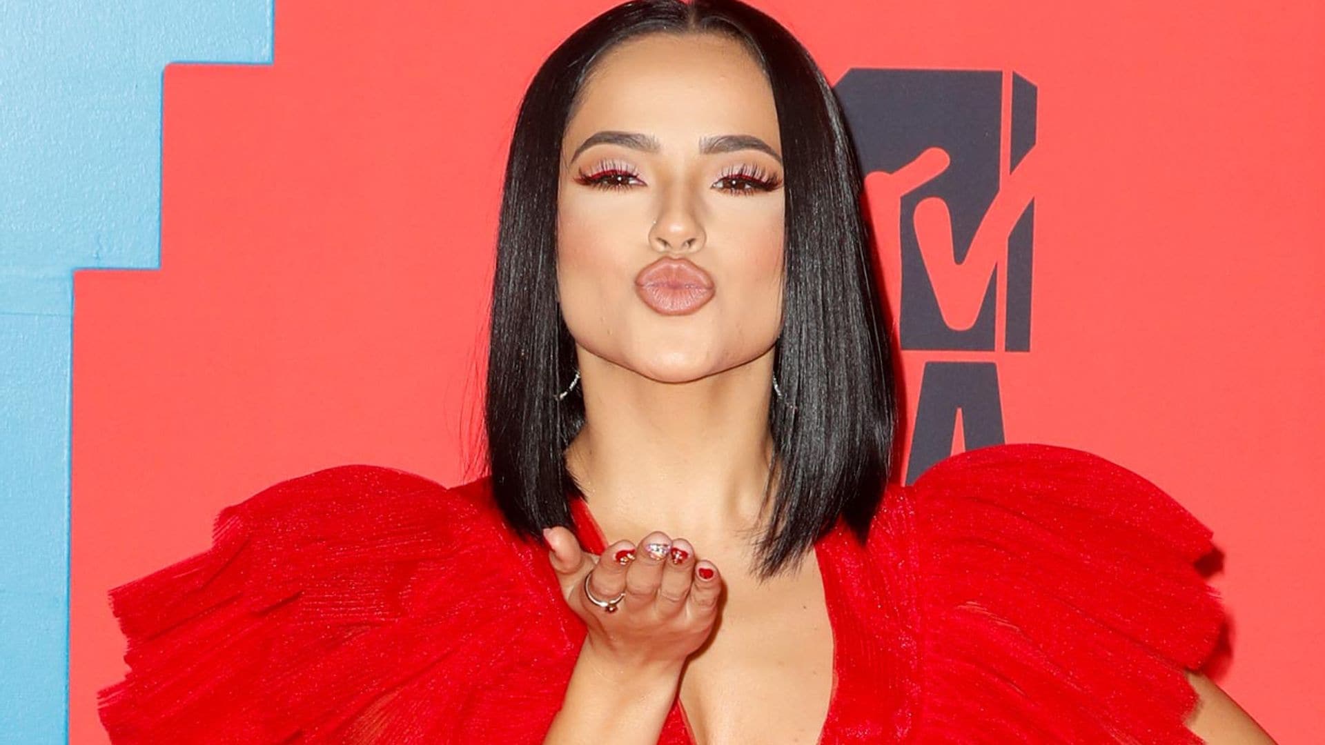 Becky G y su divertida batalla de baile con un grupo de flamenco en Sevilla